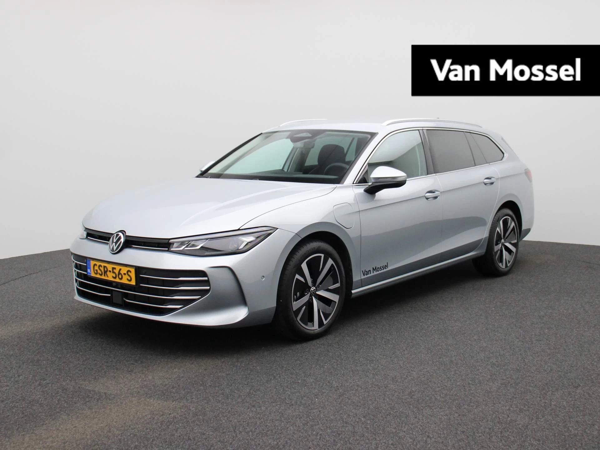 Volkswagen-Passat-image-0