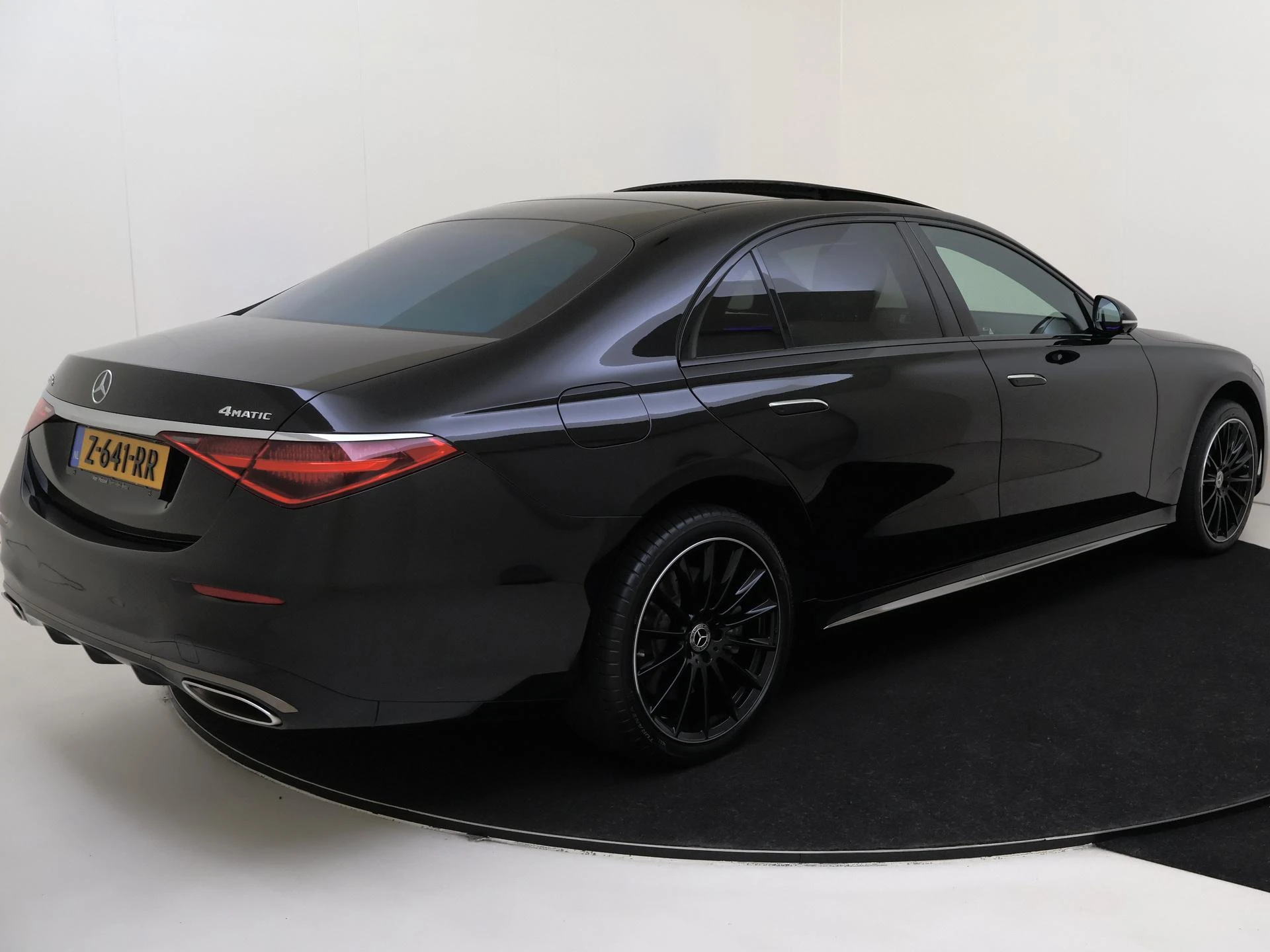 Mercedes-Benz-S-Klasse-image-3