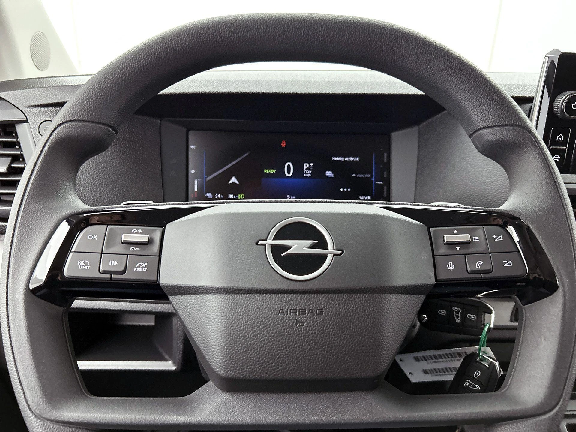 Opel-Vivaro-image-7