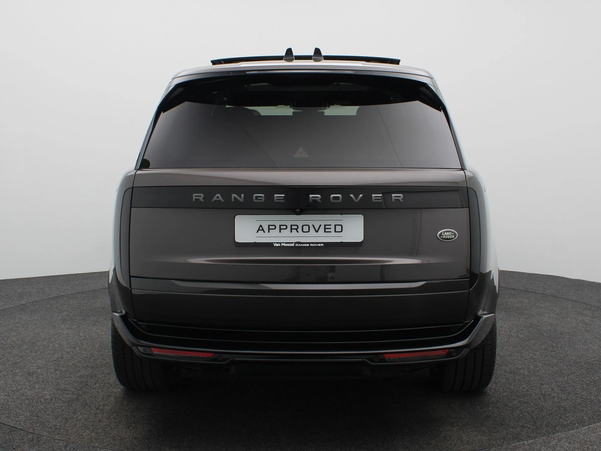 Land Rover-Range Rover-image-4