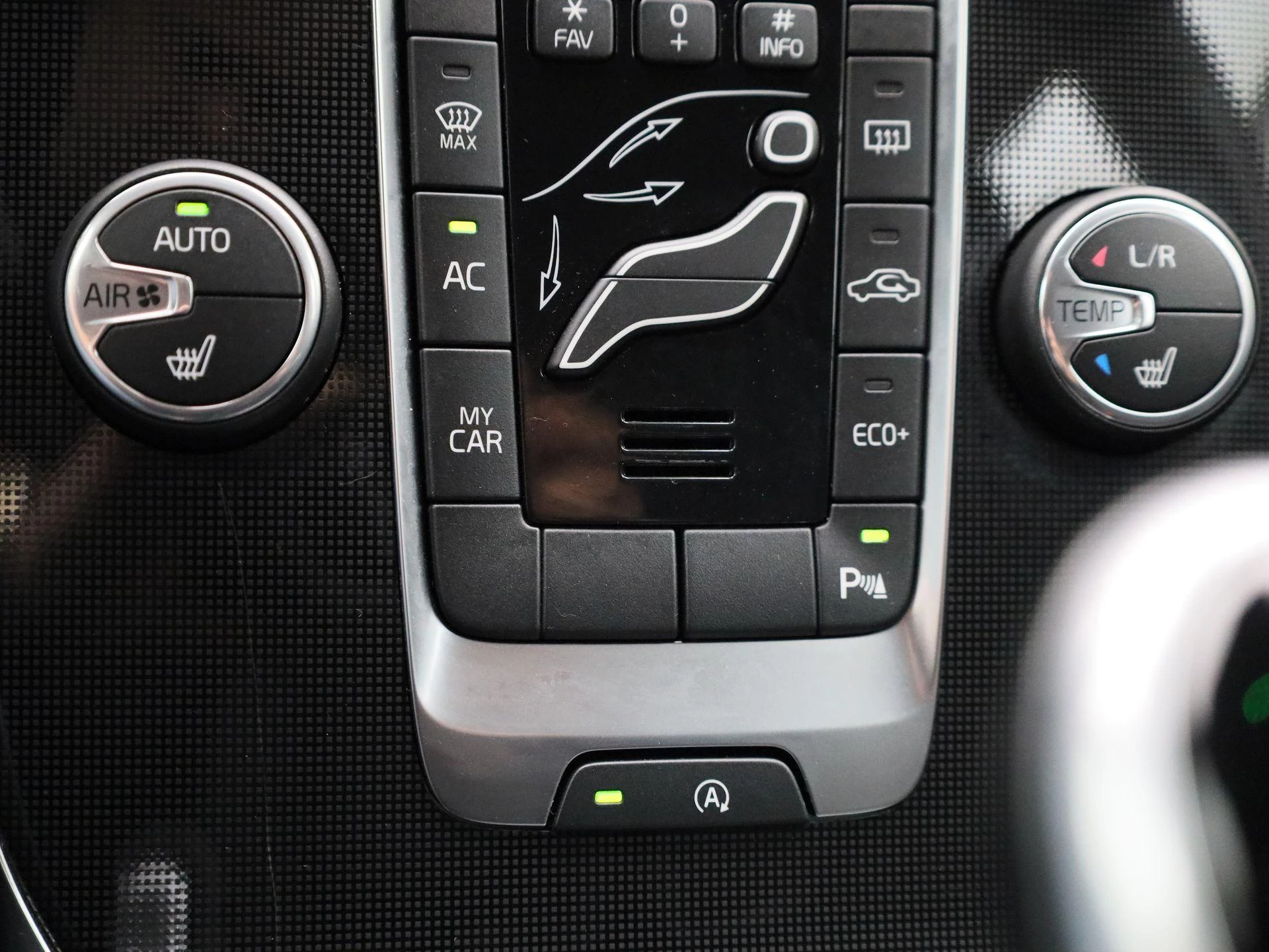 Volvo-V40-image-18