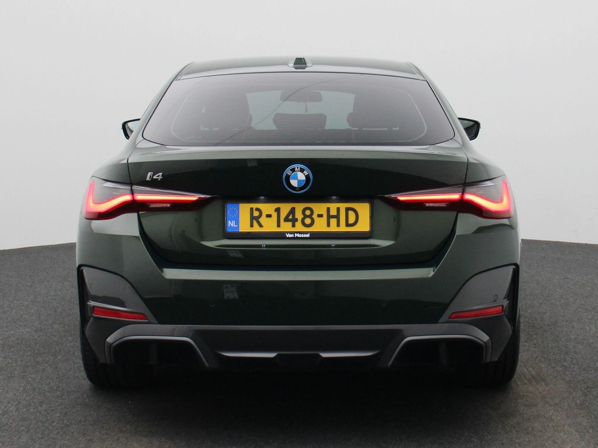 BMW-i4-image-4