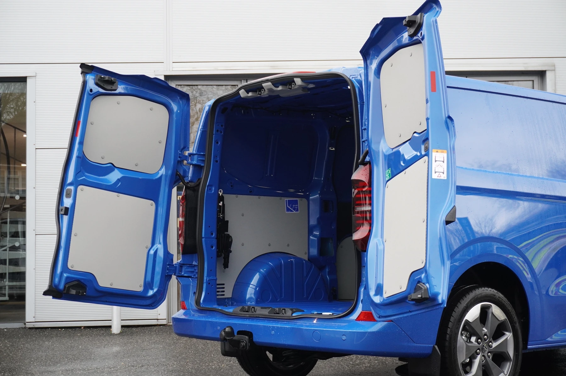 Volkswagen-Transporter-image-33