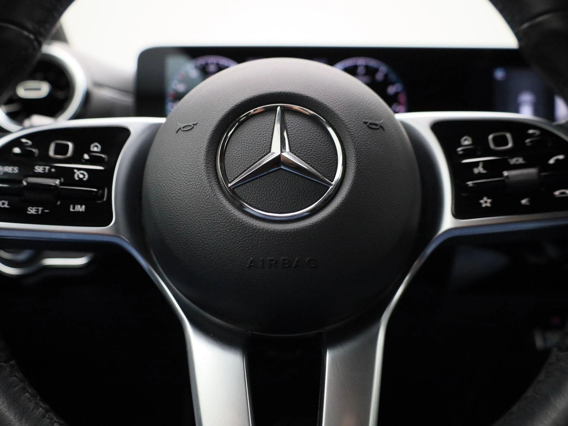 Mercedes-Benz-CLA-image-26