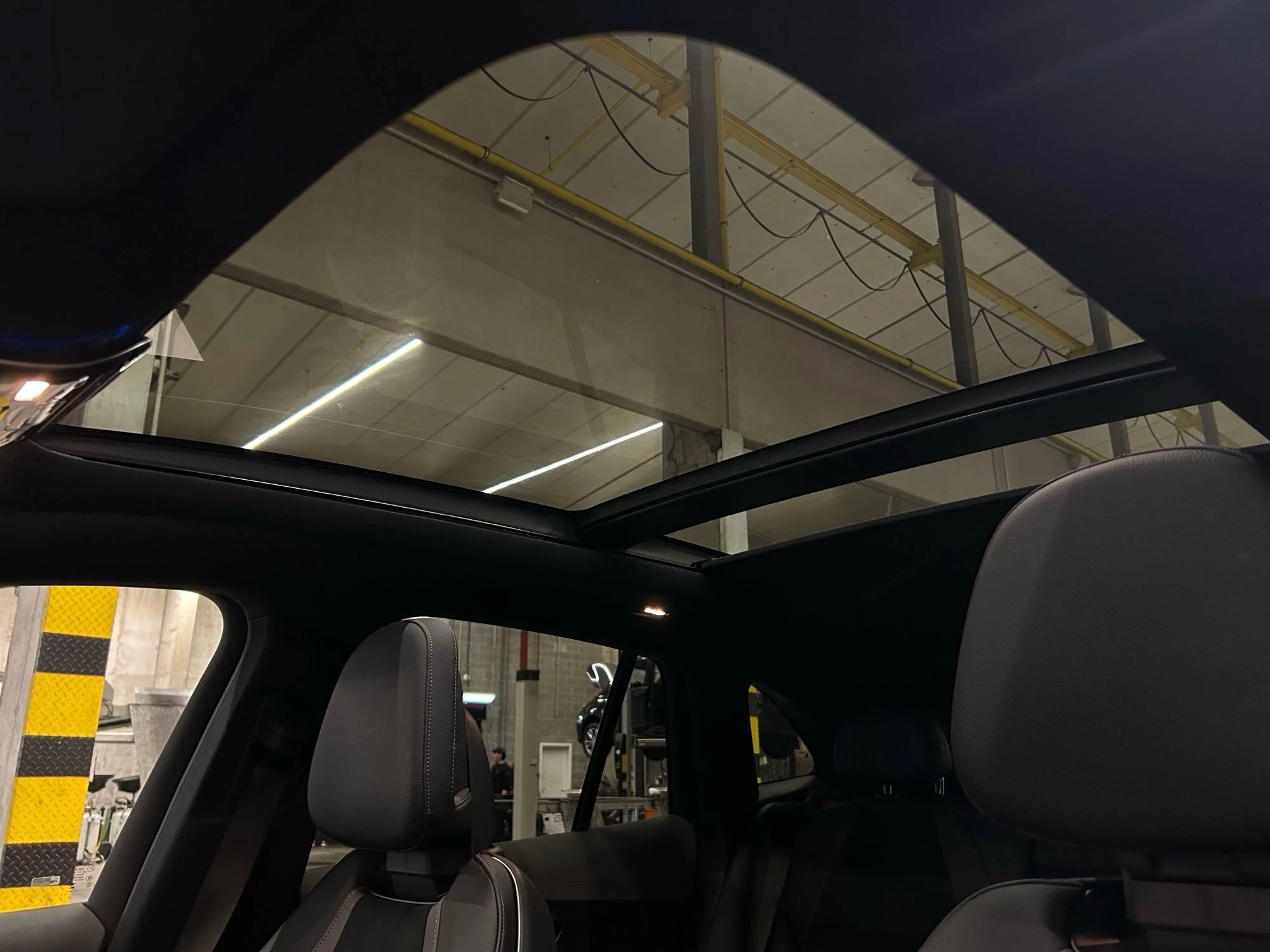 Mercedes-Benz-EQE-image-10