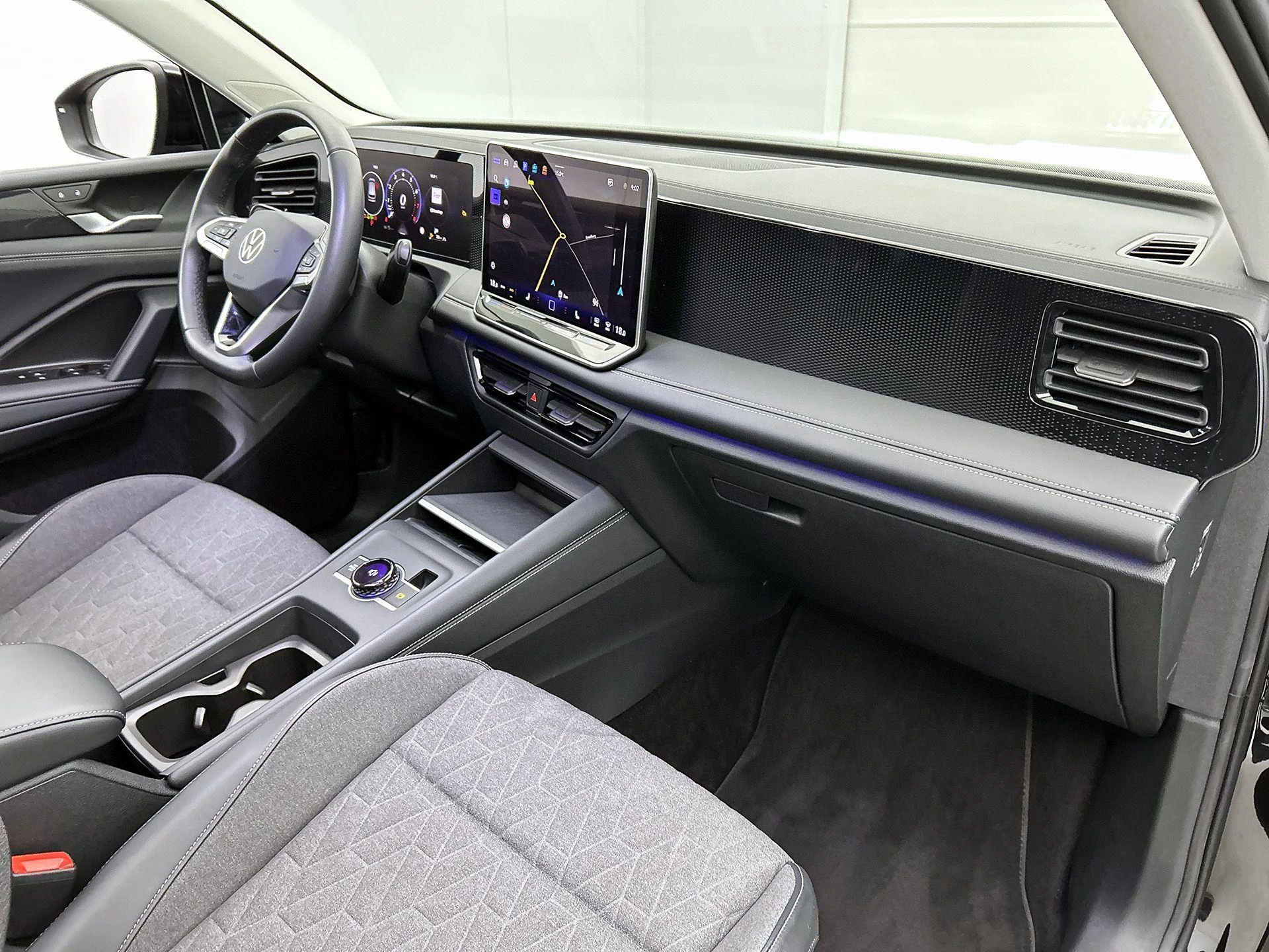 Volkswagen-Tiguan-image-25