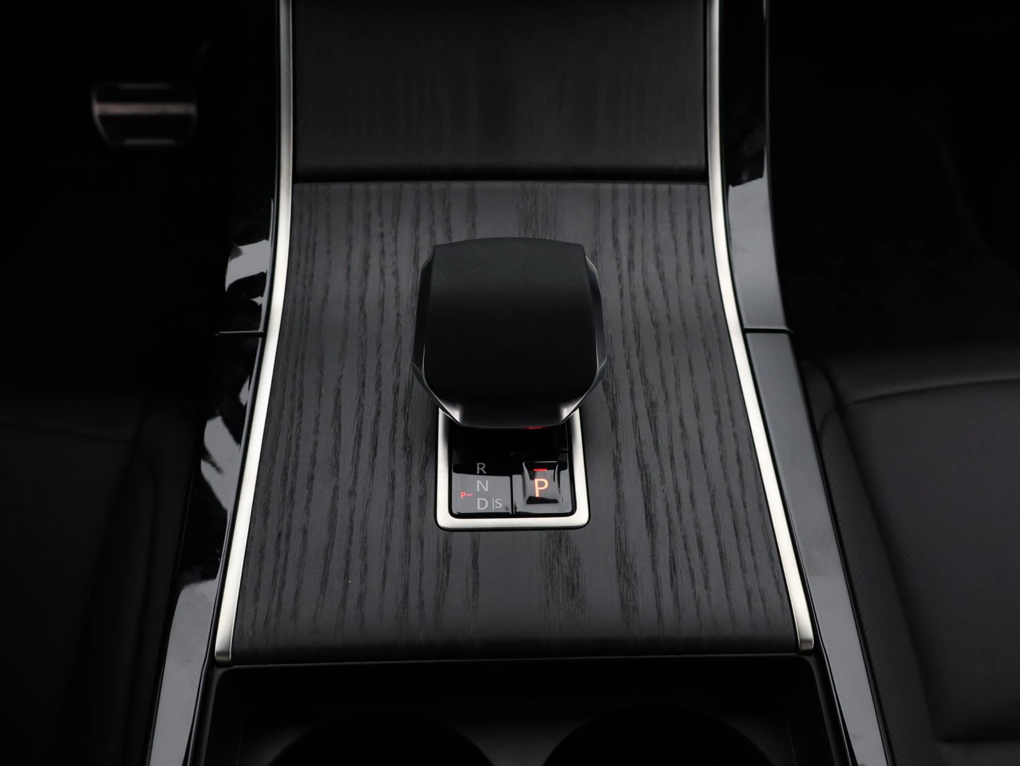 Land Rover-Range Rover Evoque-image-9