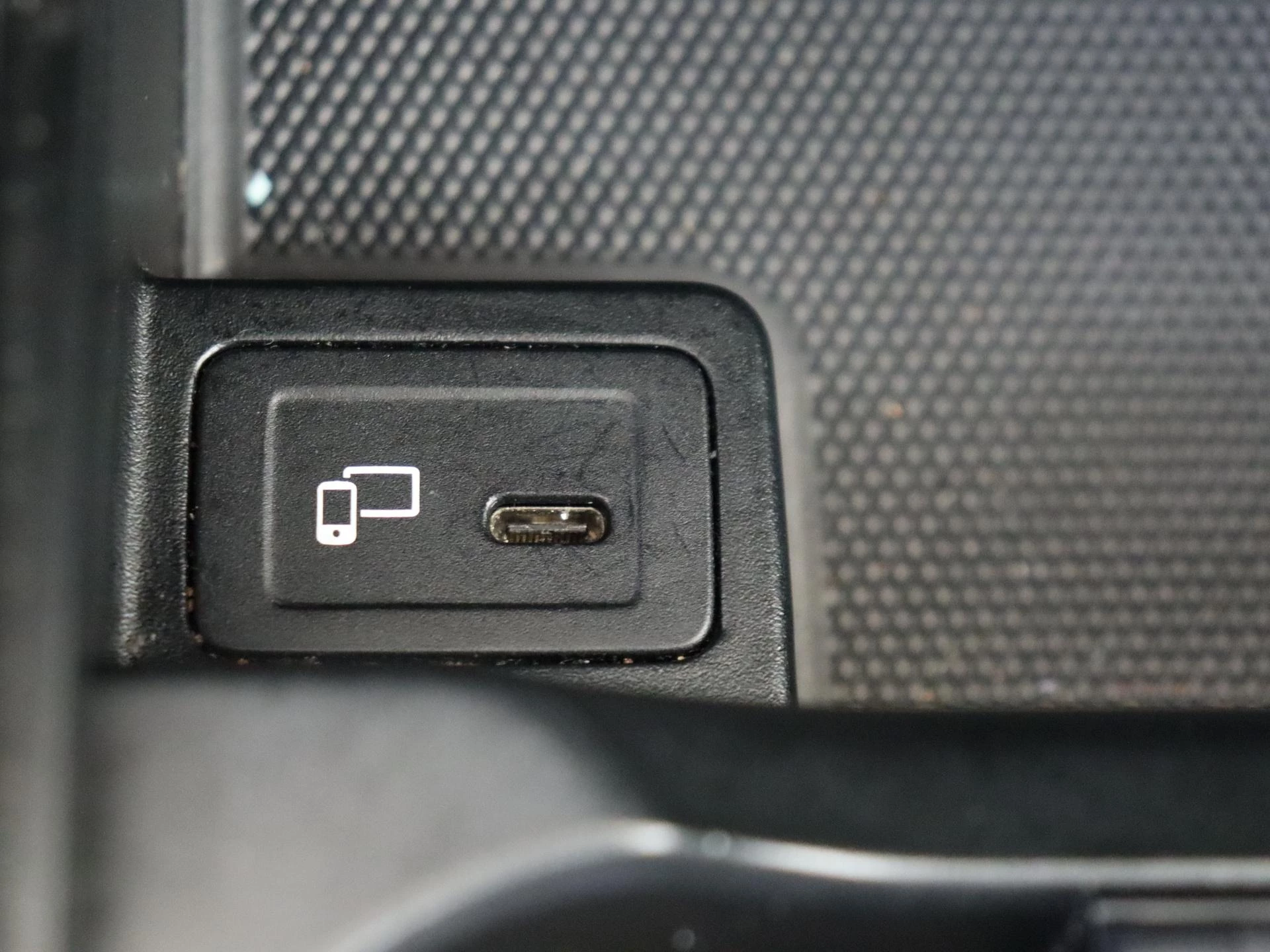Mercedes-Benz-B-Klasse-image-24
