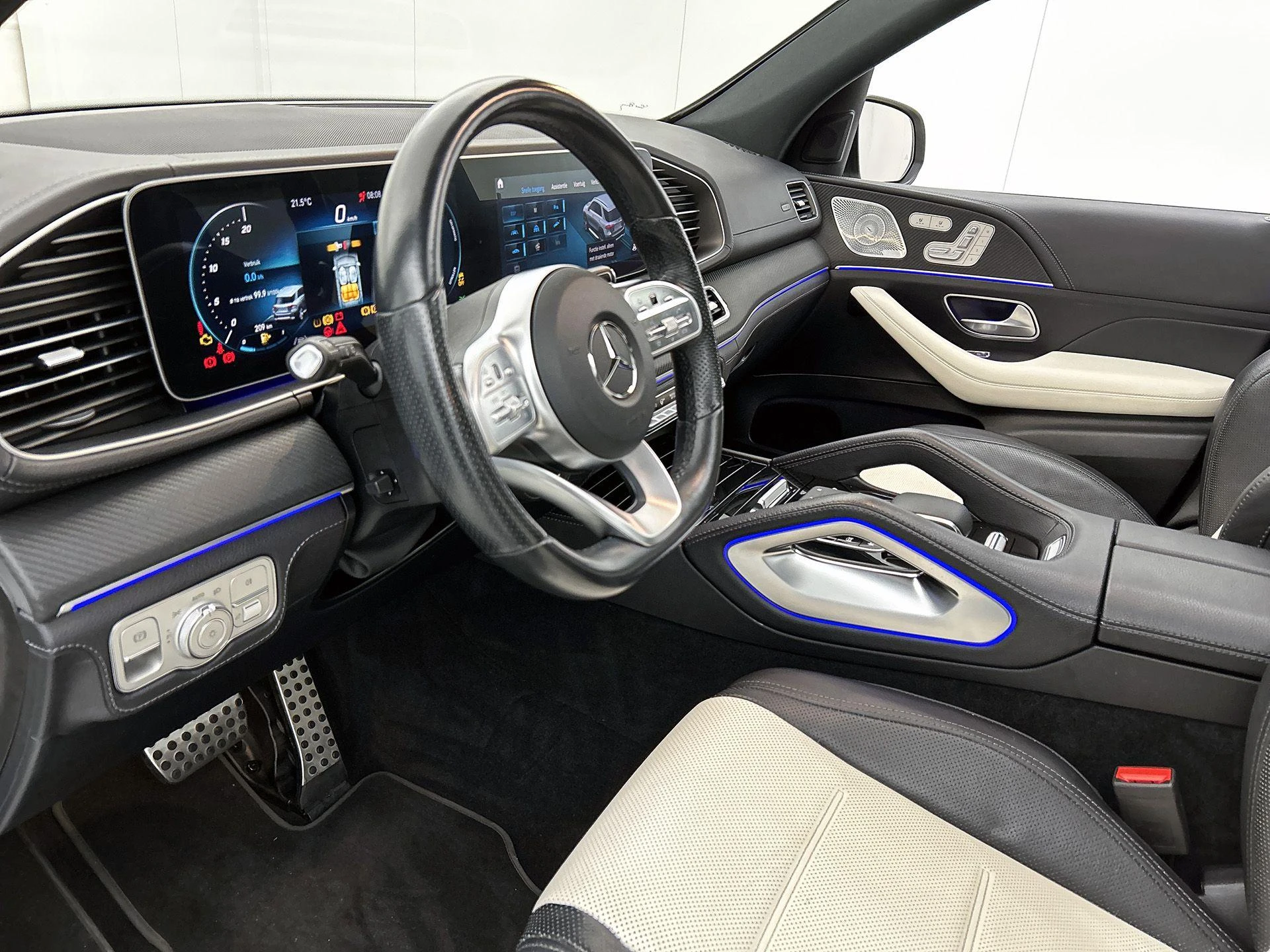 Mercedes-Benz-GLE-image-25