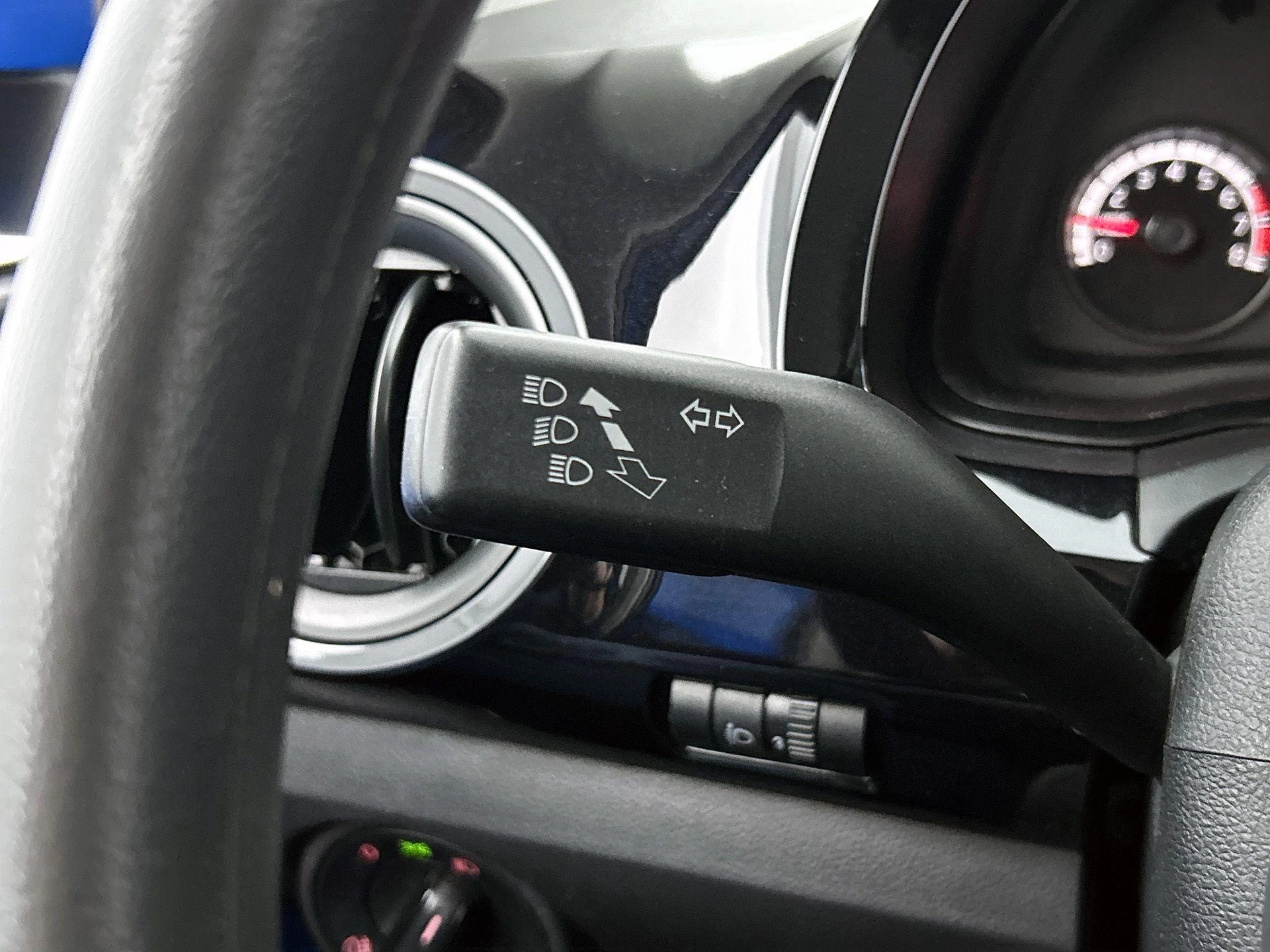 Volkswagen-up!-image-8