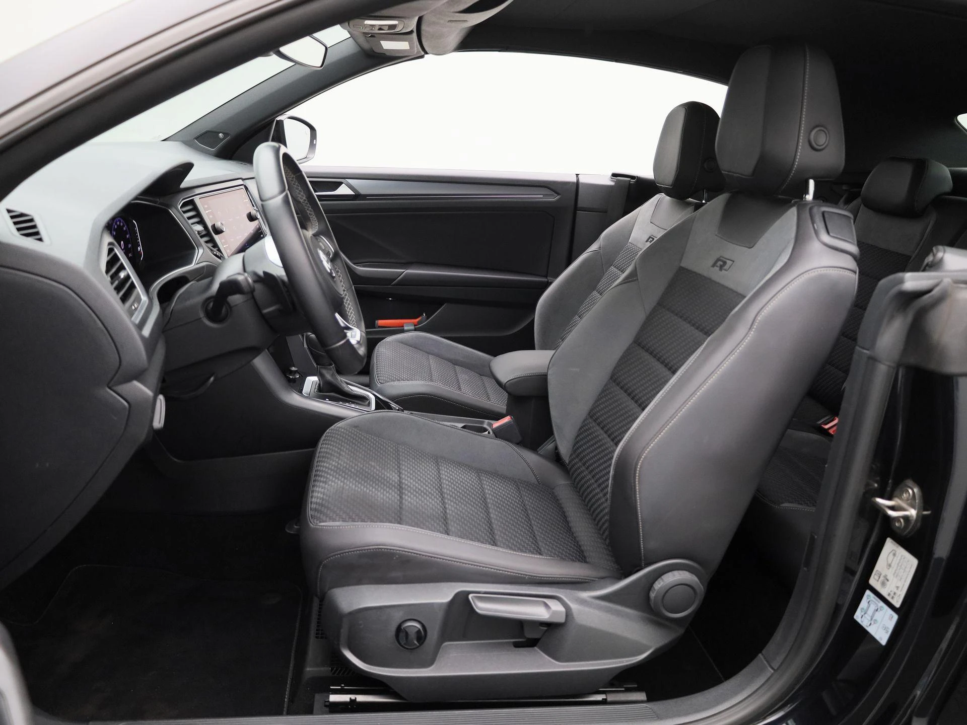 Volkswagen-T-Roc-image-10