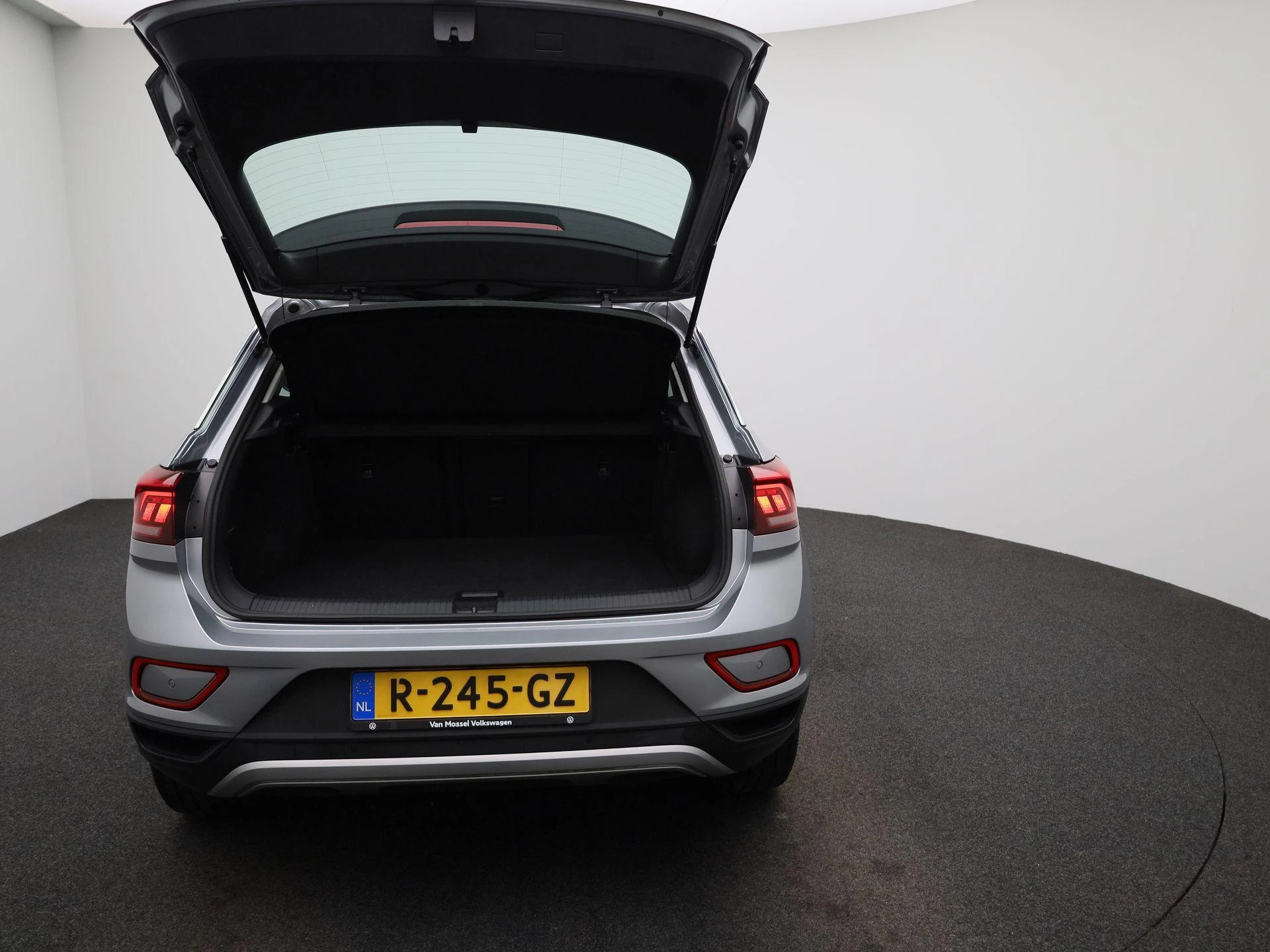 Volkswagen-T-Roc-image-10