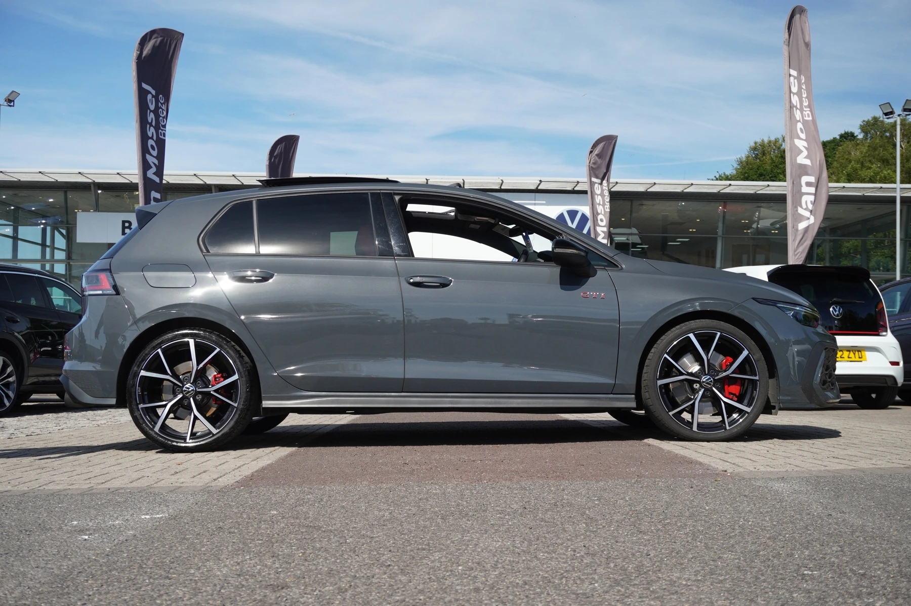 Volkswagen-Golf-image-3