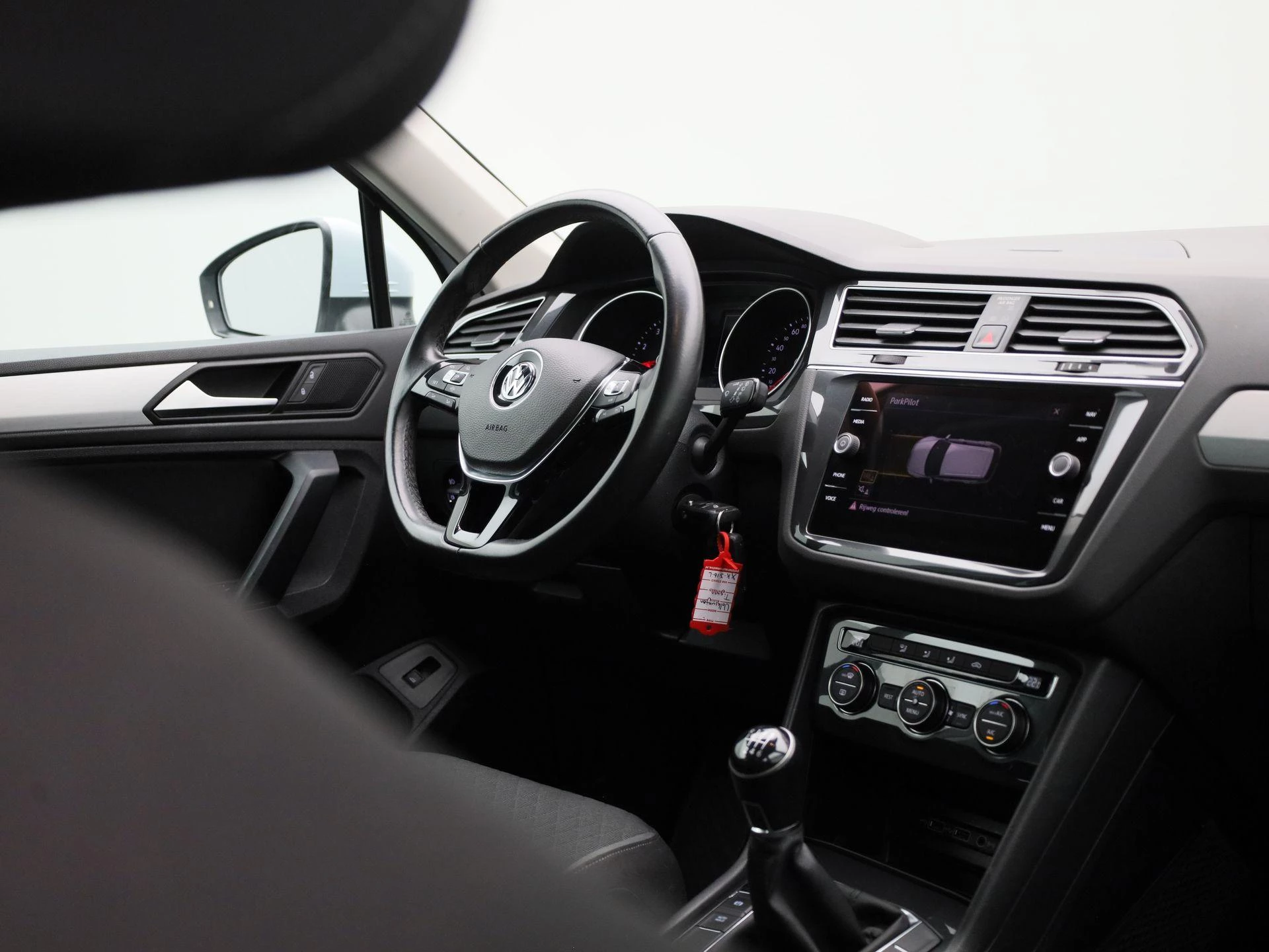 Volkswagen-Tiguan-image-32