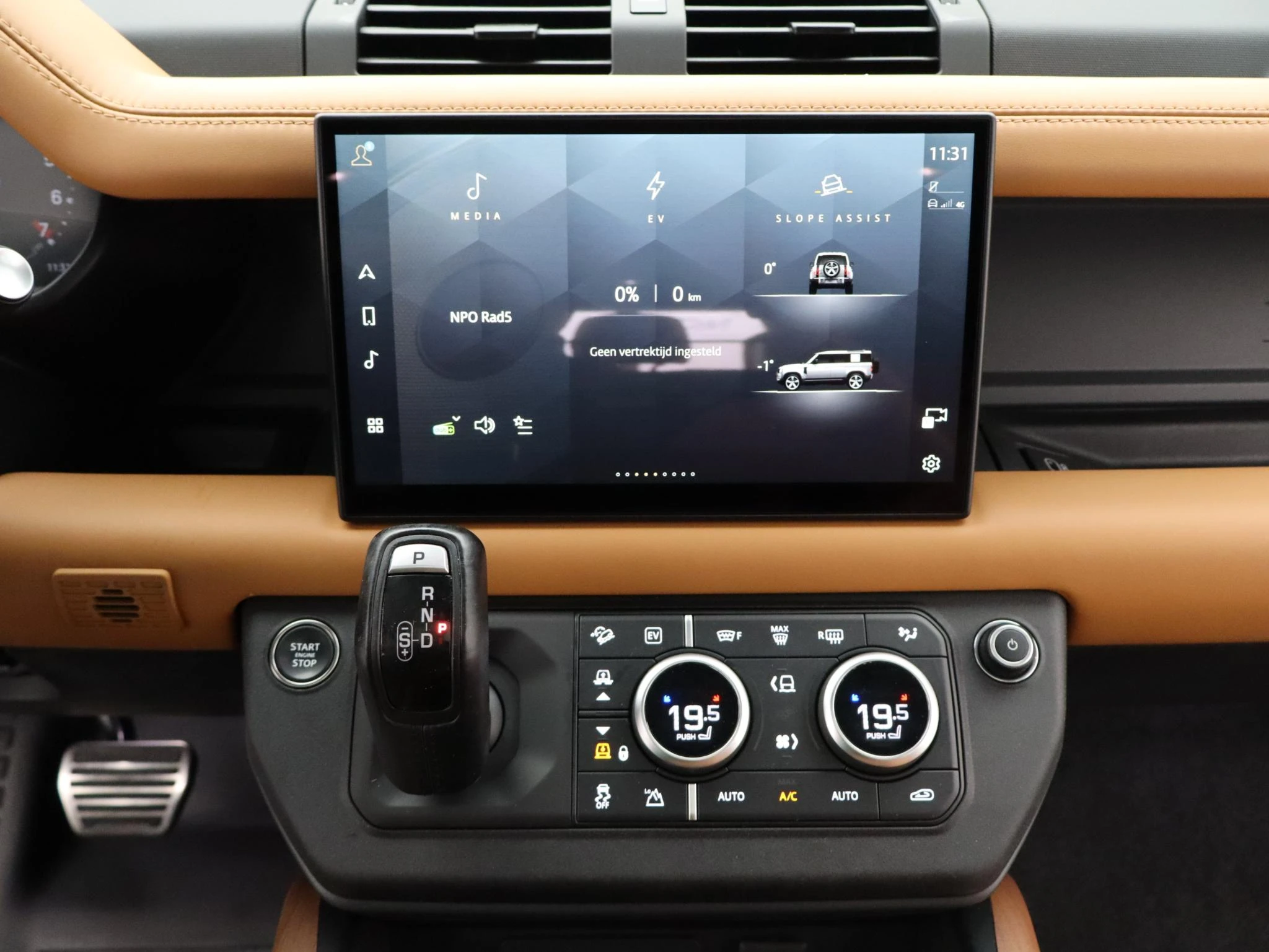 Land Rover-Defender-image-9