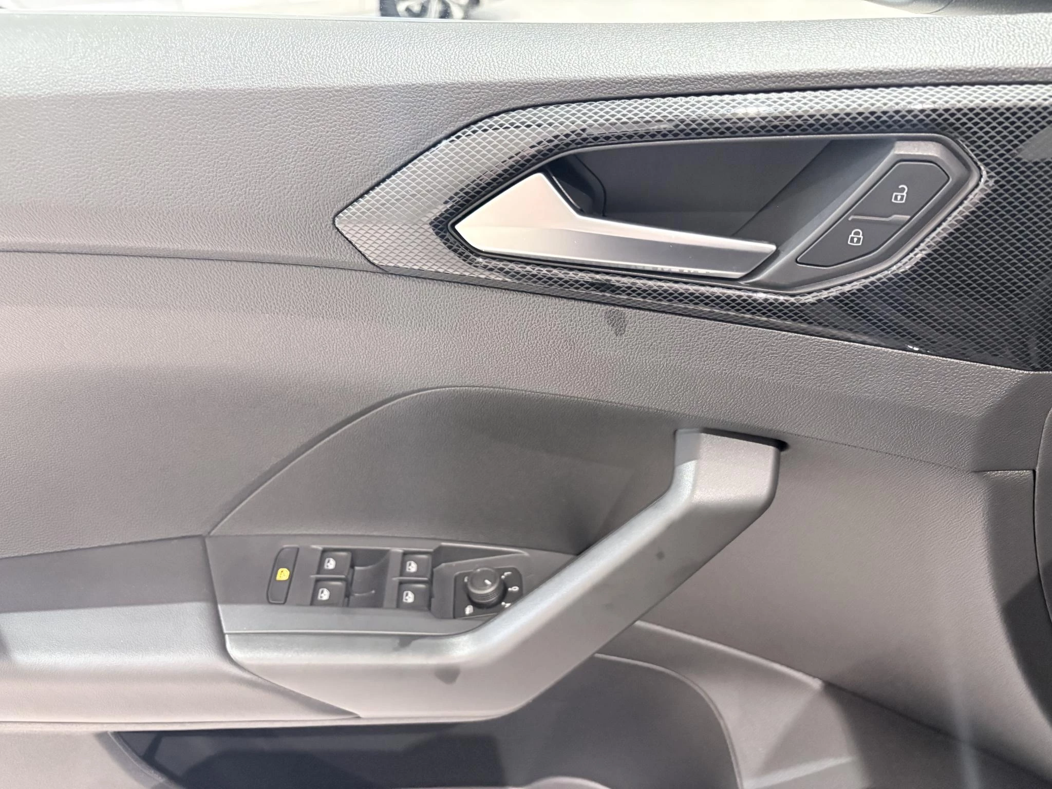 Volkswagen-T-Cross-image-10