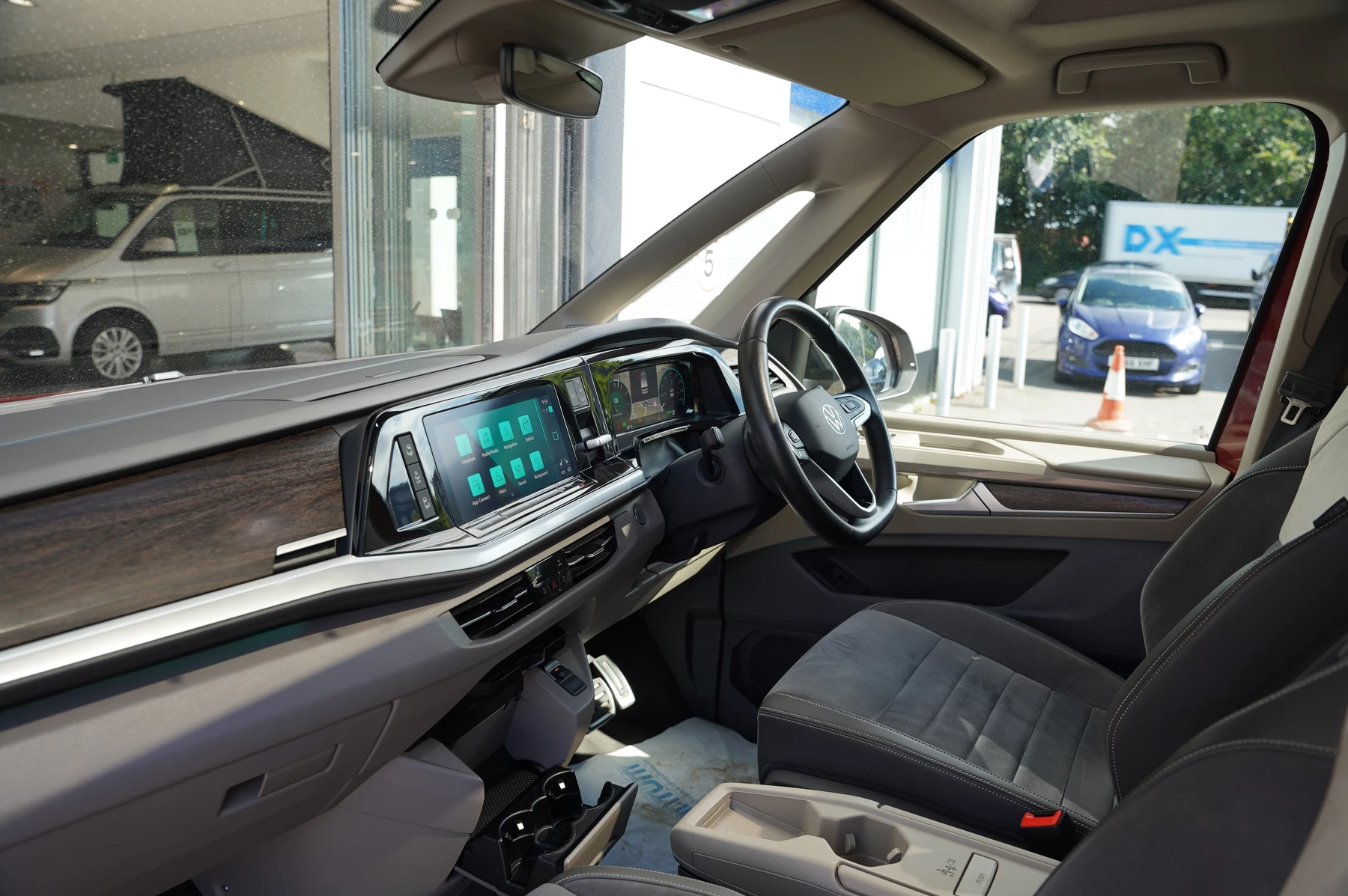 Volkswagen-Multivan-image-1