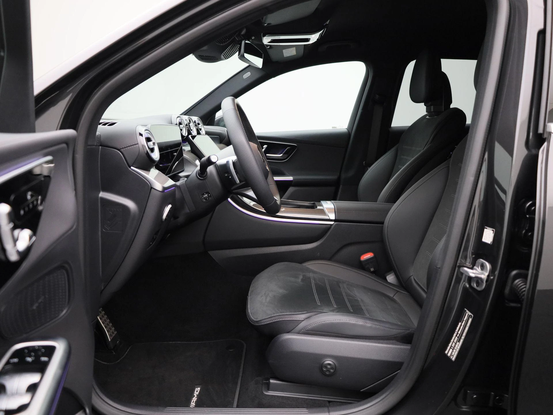 Mercedes-Benz-GLC-image-11