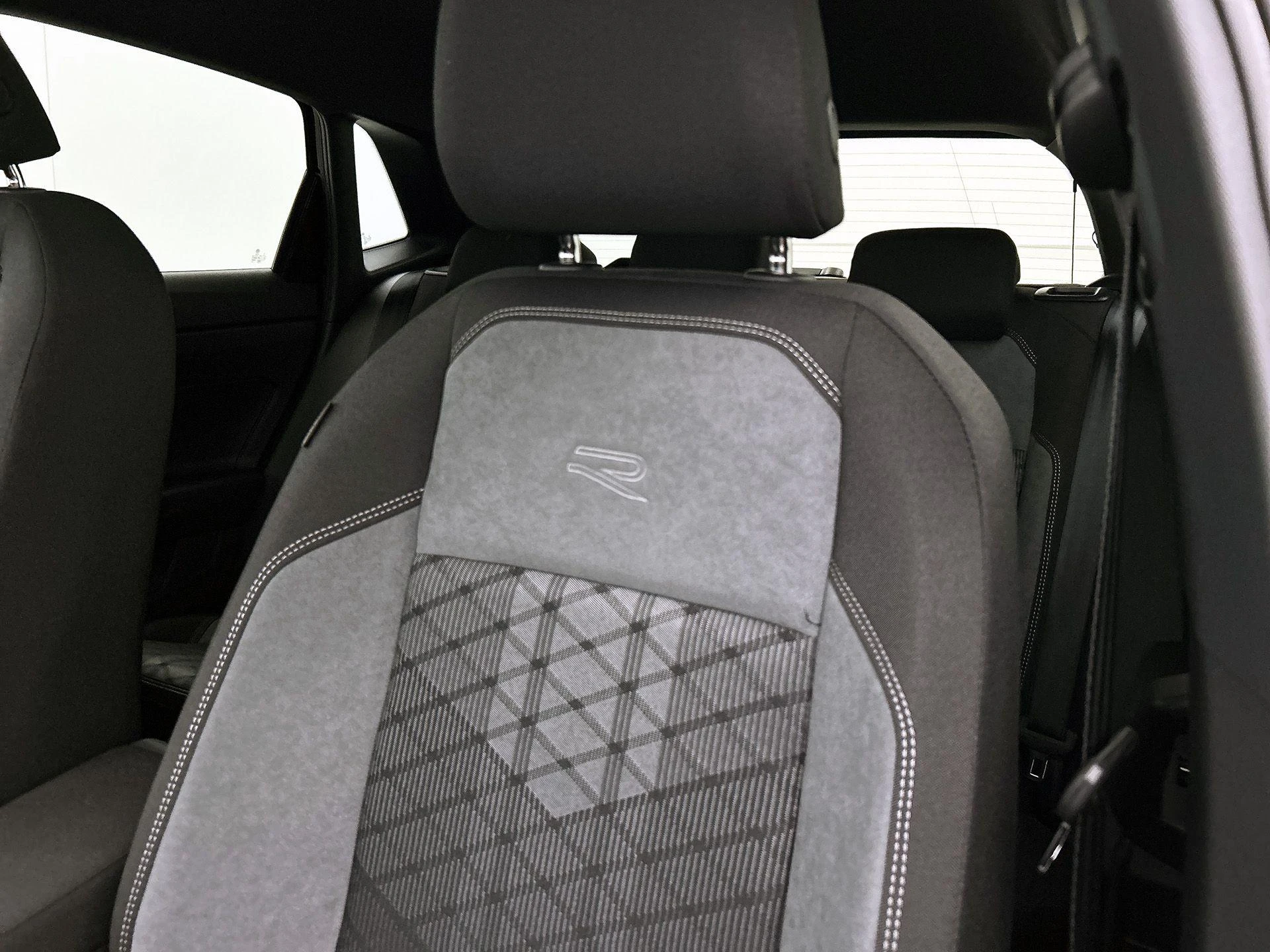 Volkswagen-Polo-image-12