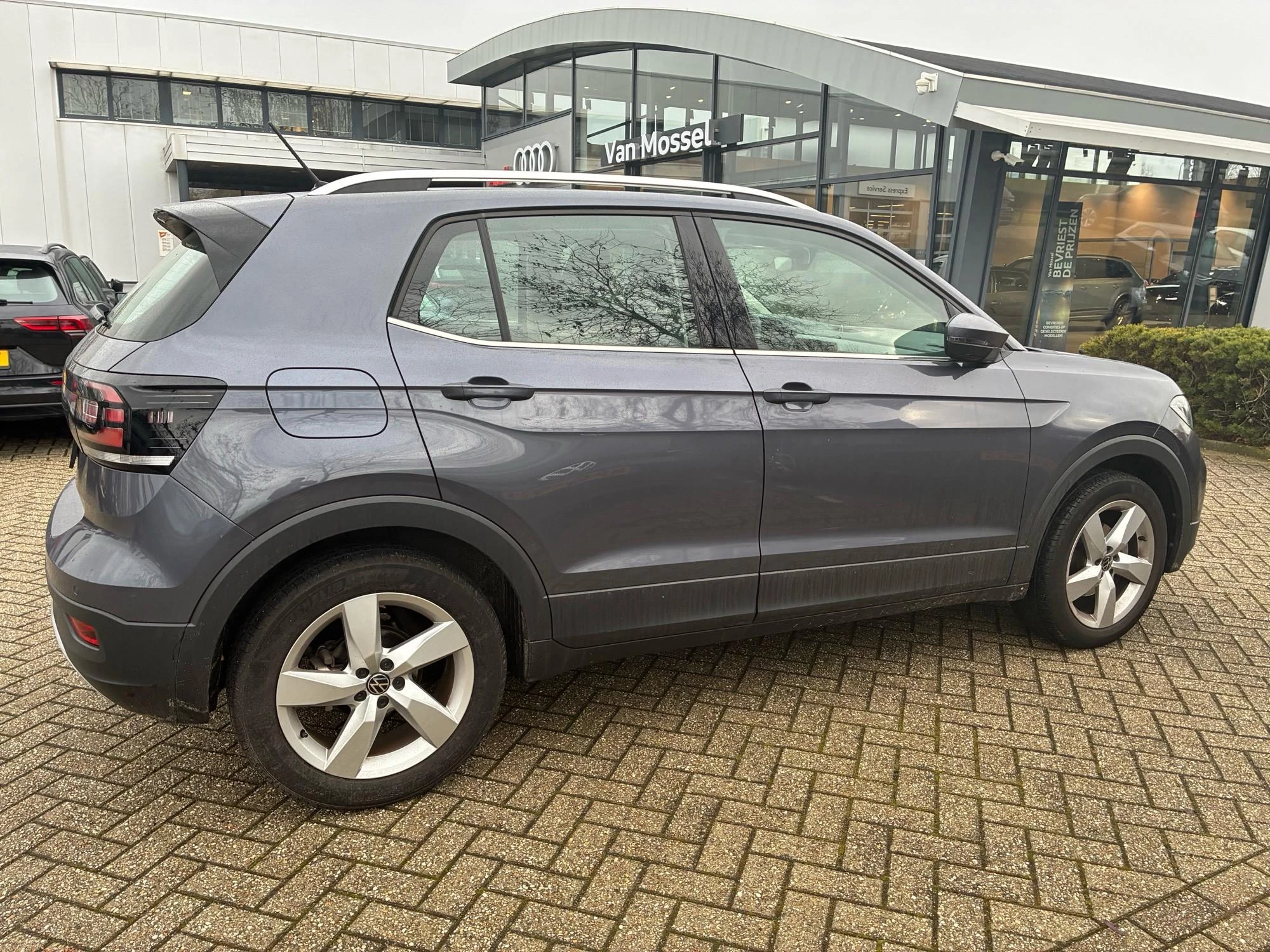 Volkswagen-T-Cross-image-4