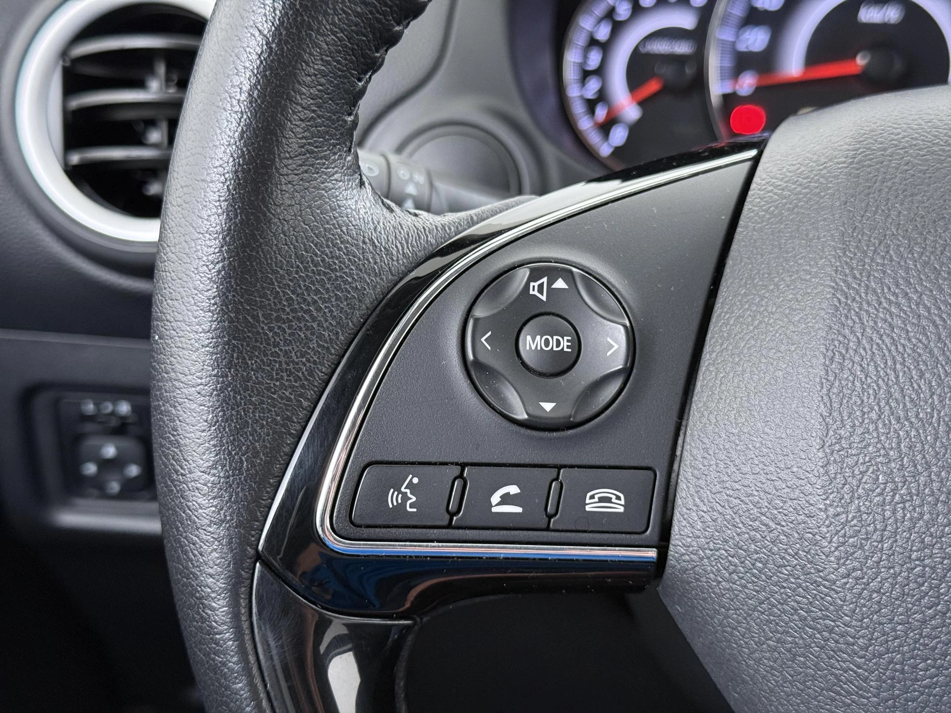 Mitsubishi-Space Star-image-22