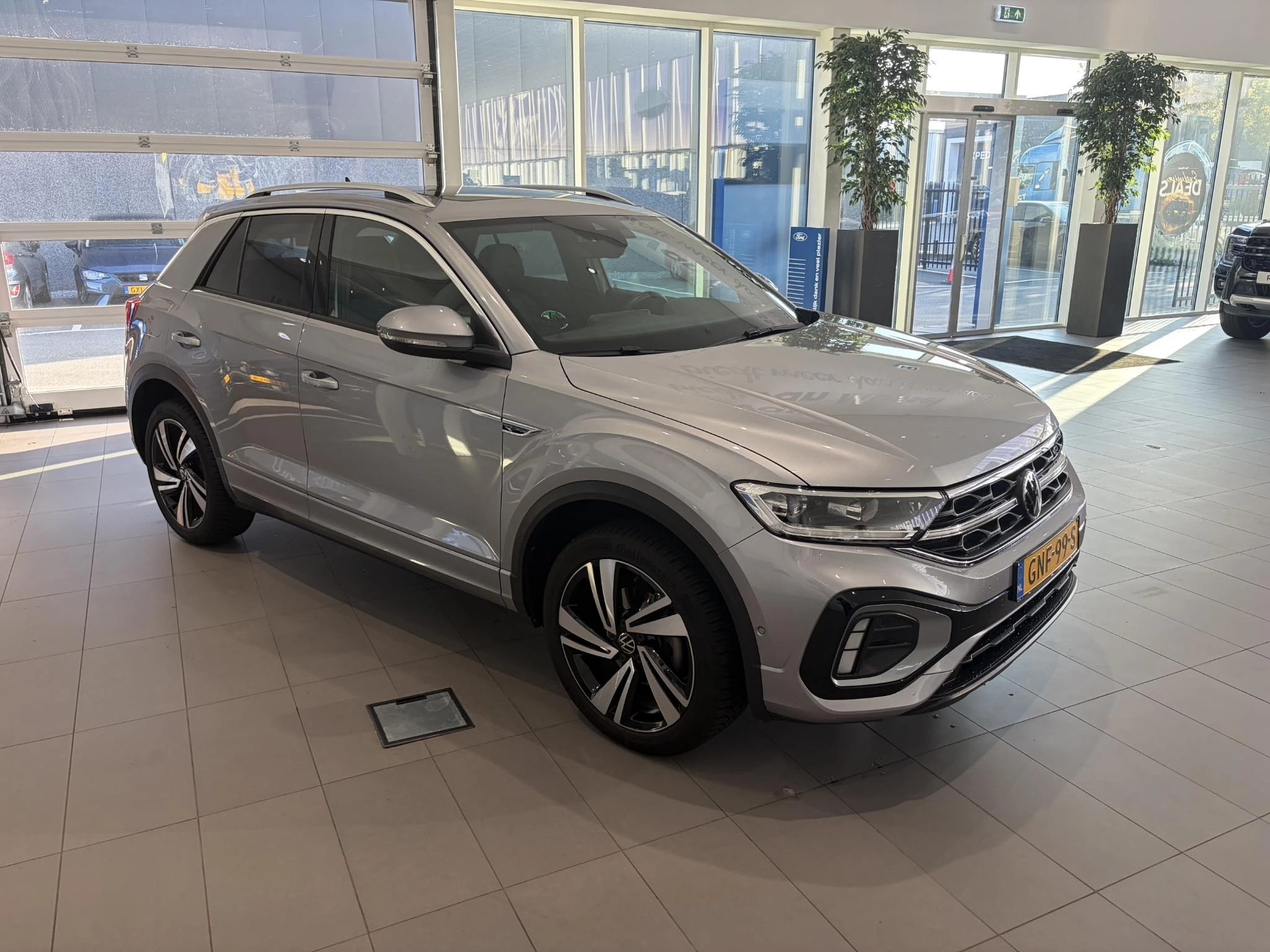 Volkswagen-T-Roc-image-6