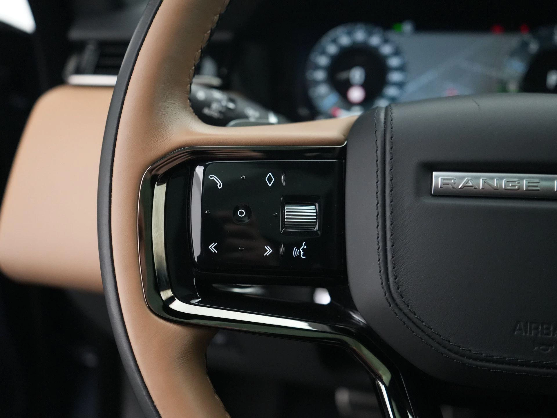 Land Rover-Range Rover Velar-image-15