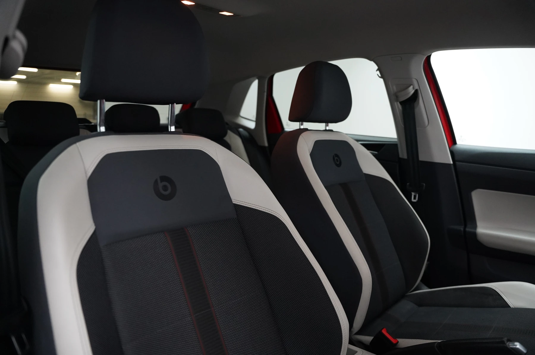 Volkswagen-Polo-image-10