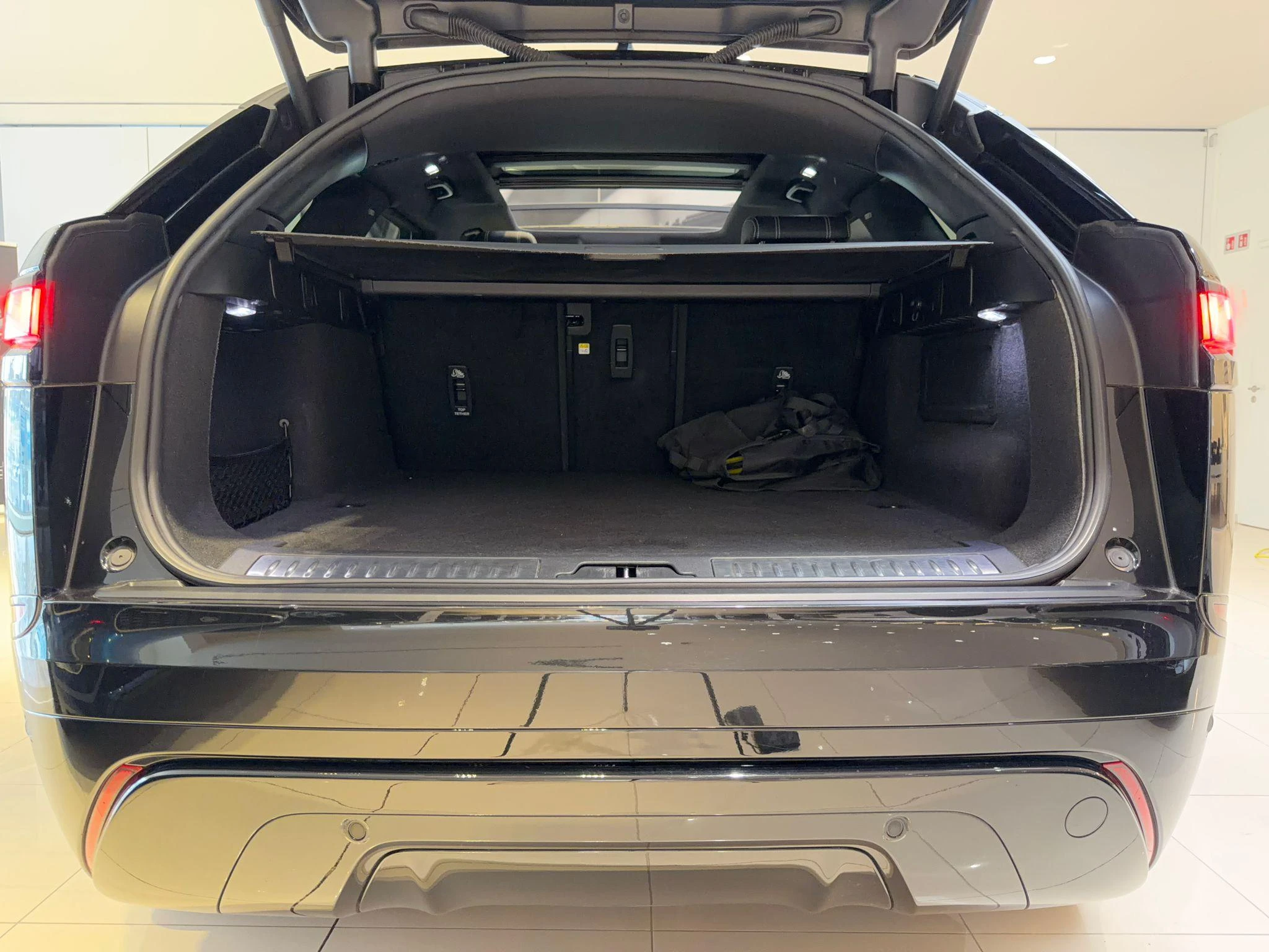 Land Rover-Range Rover Velar-image-6