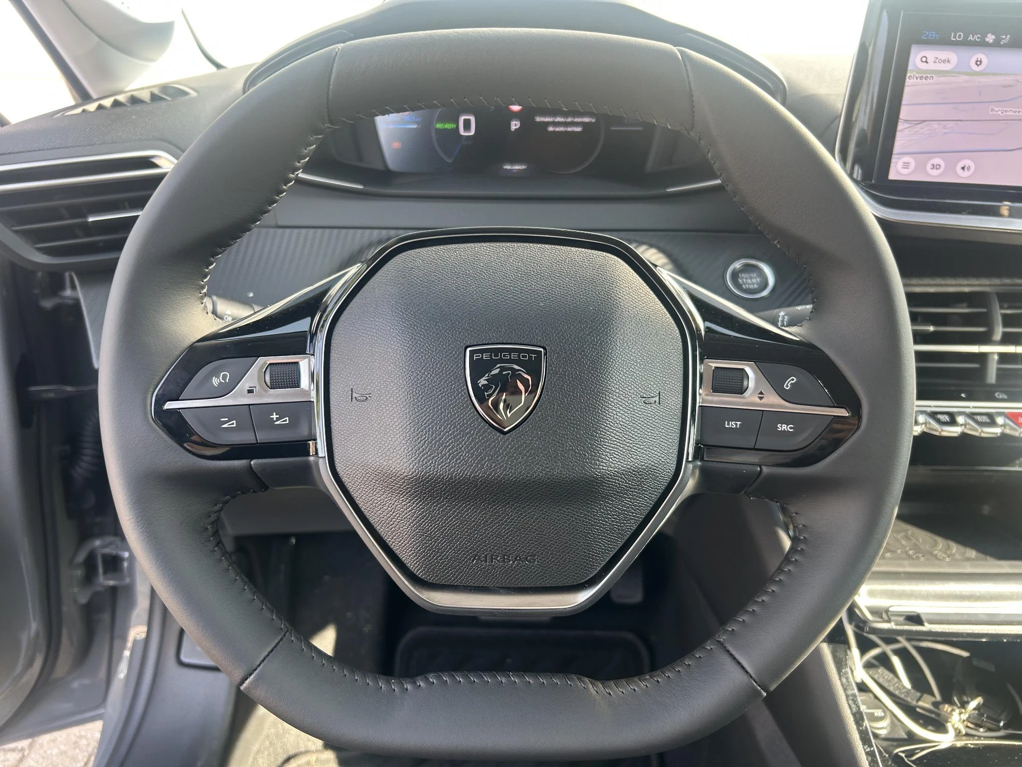 Peugeot-e-208-image-10