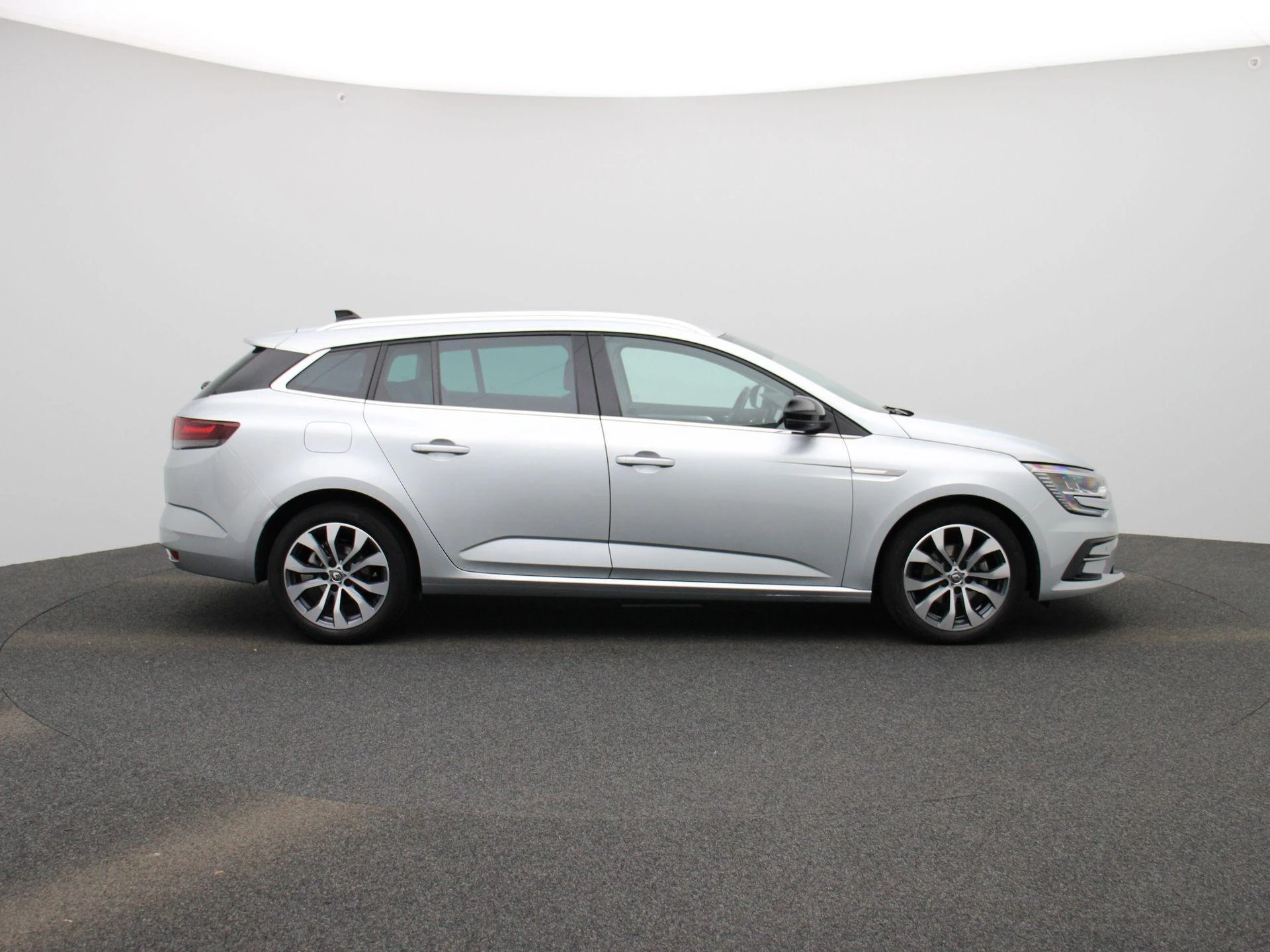 Renault-Mégane Estate-image-5