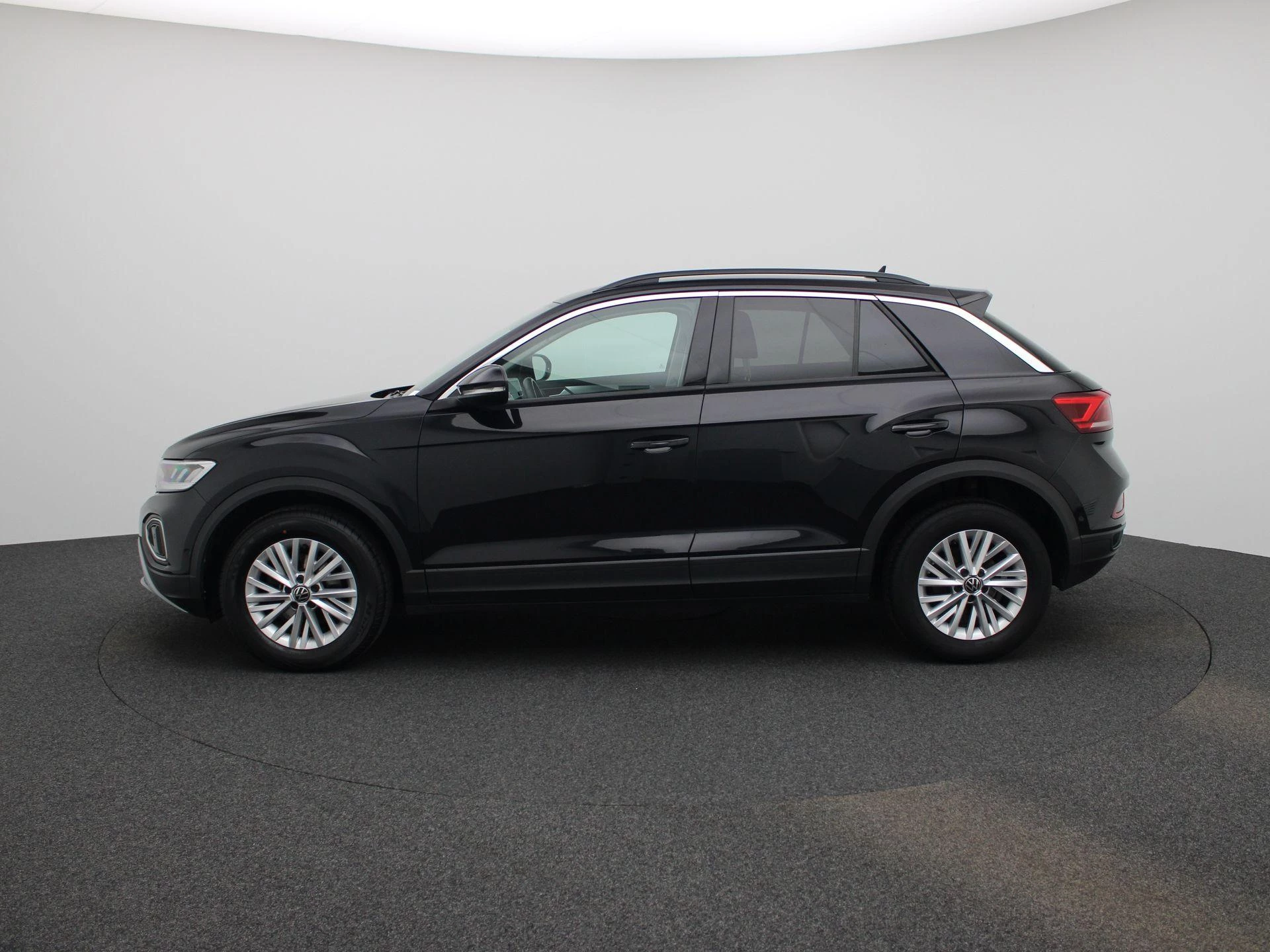 Volkswagen-T-Roc-image-3