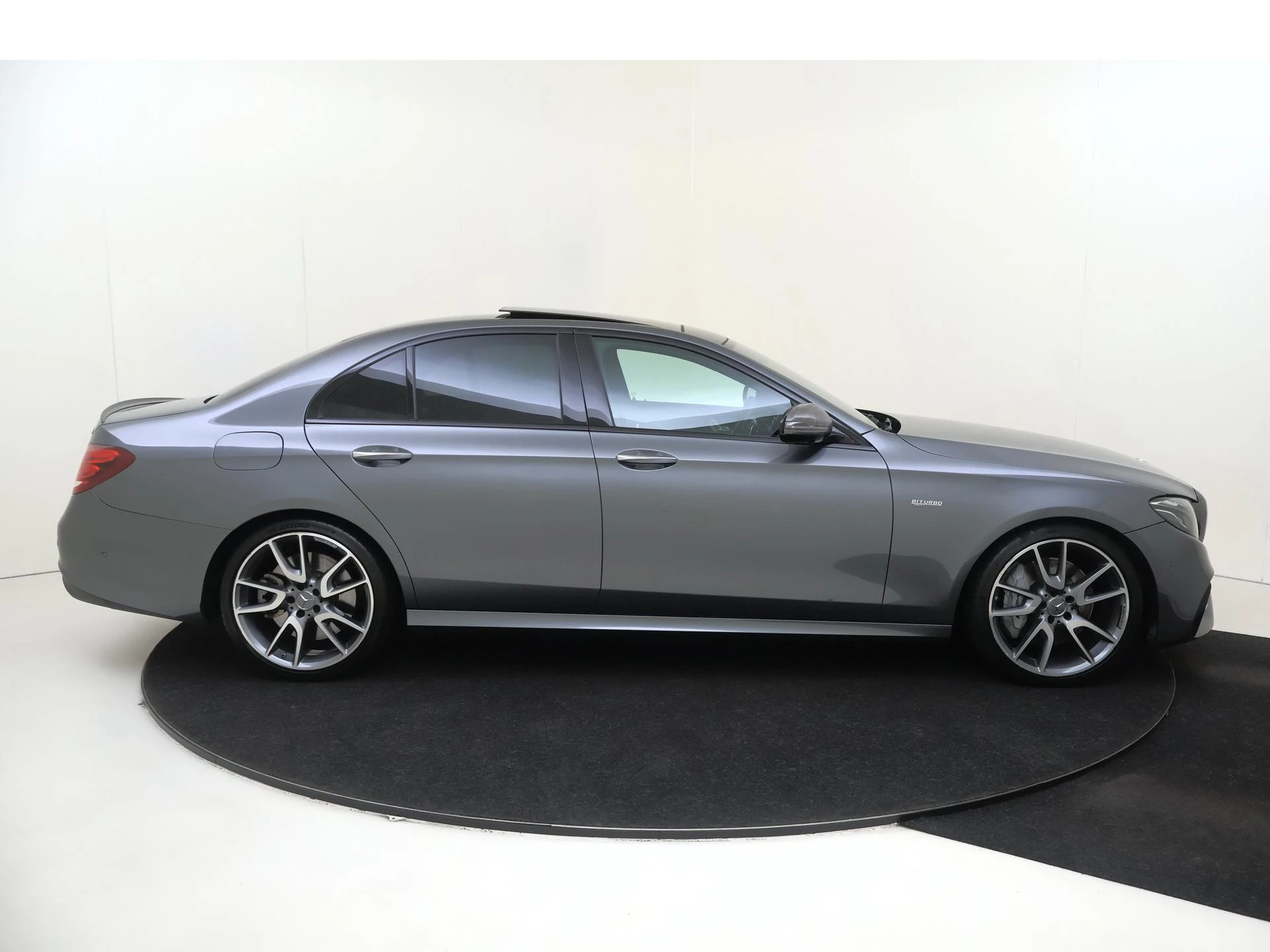 Mercedes-Benz-E-Klasse-image-8