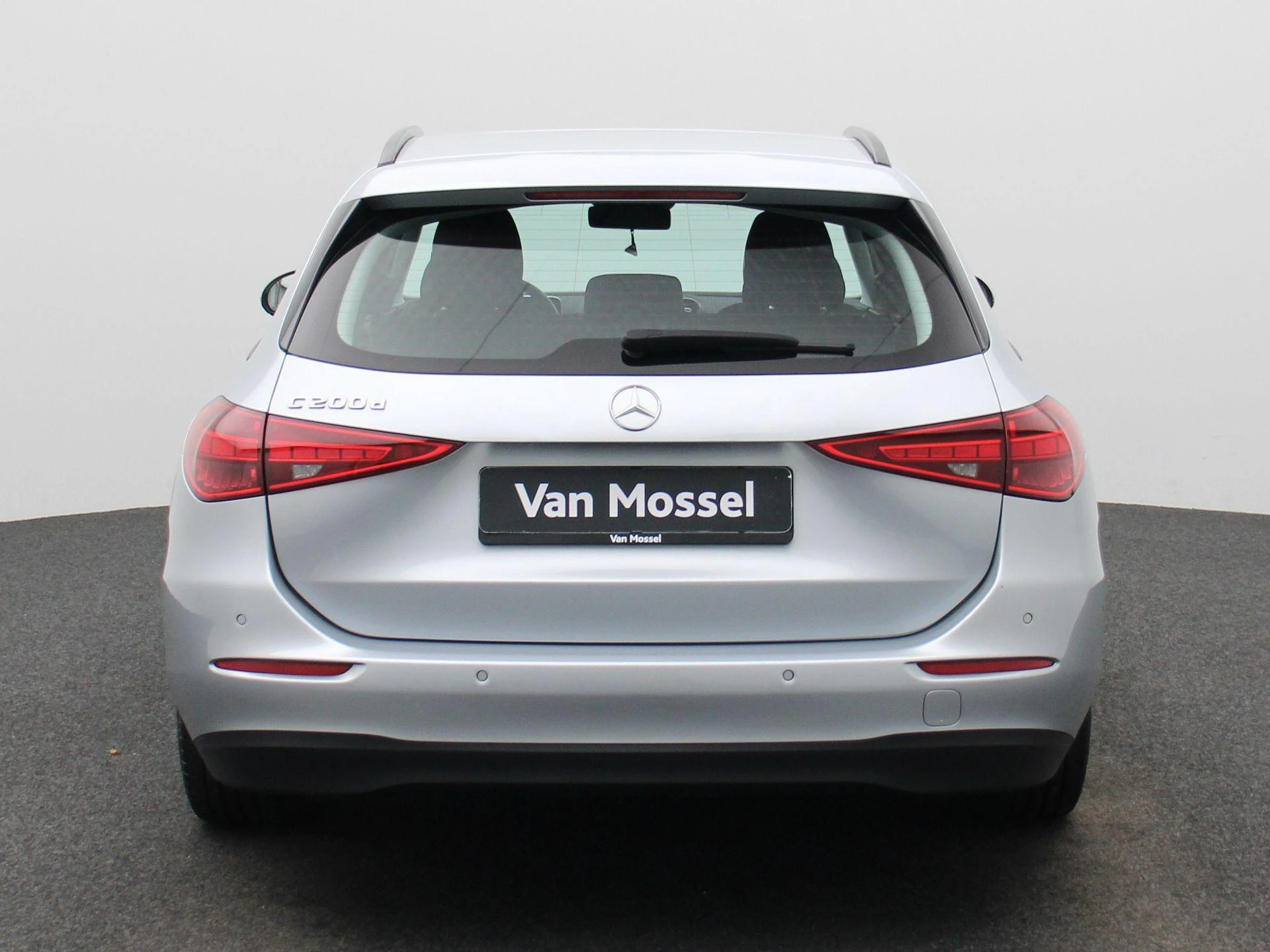 Mercedes-Benz-C-Klasse-image-4