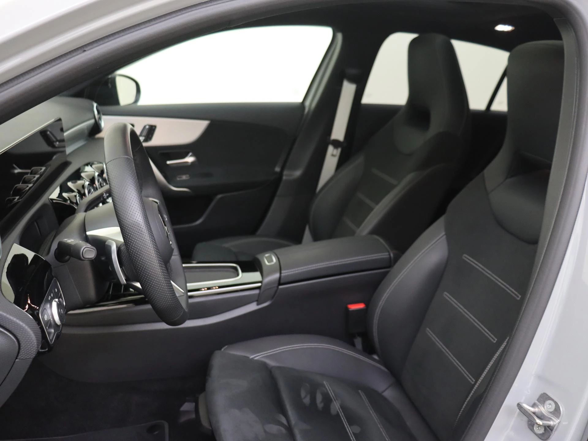 Mercedes-Benz-A-Klasse-image-10