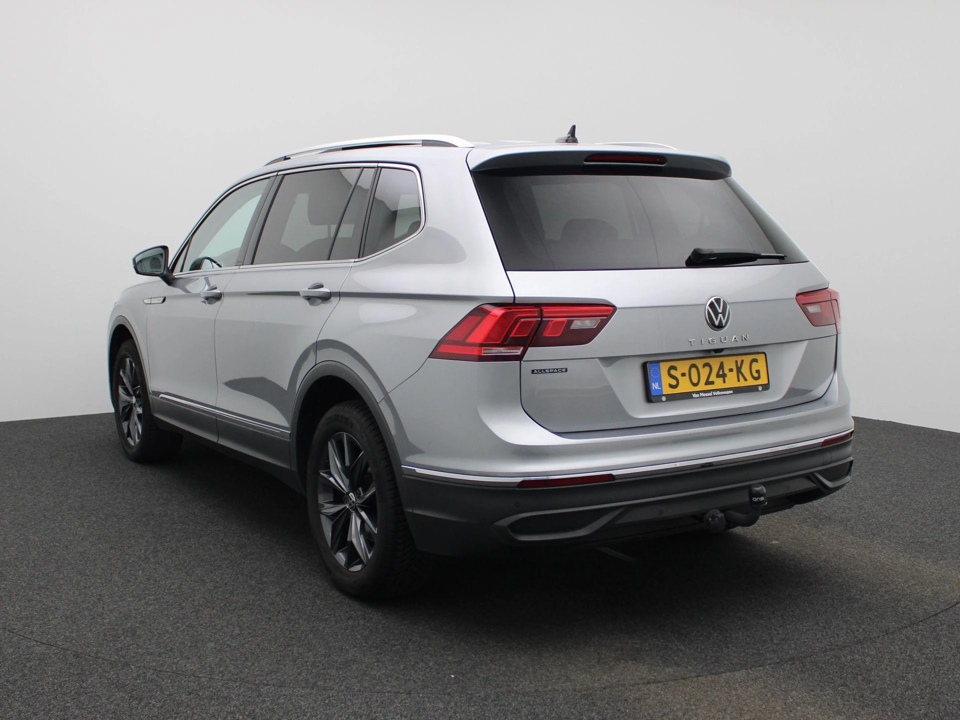 Volkswagen-Tiguan Allspace-image-1