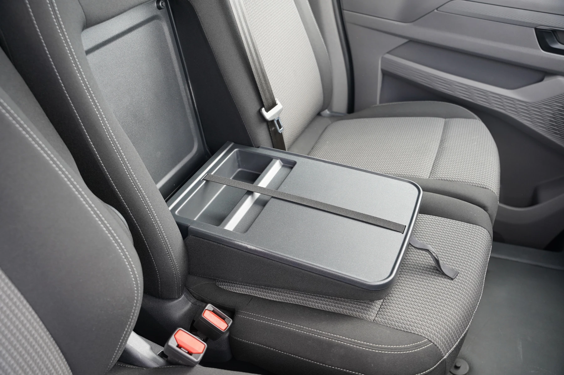Volkswagen-Transporter-image-27
