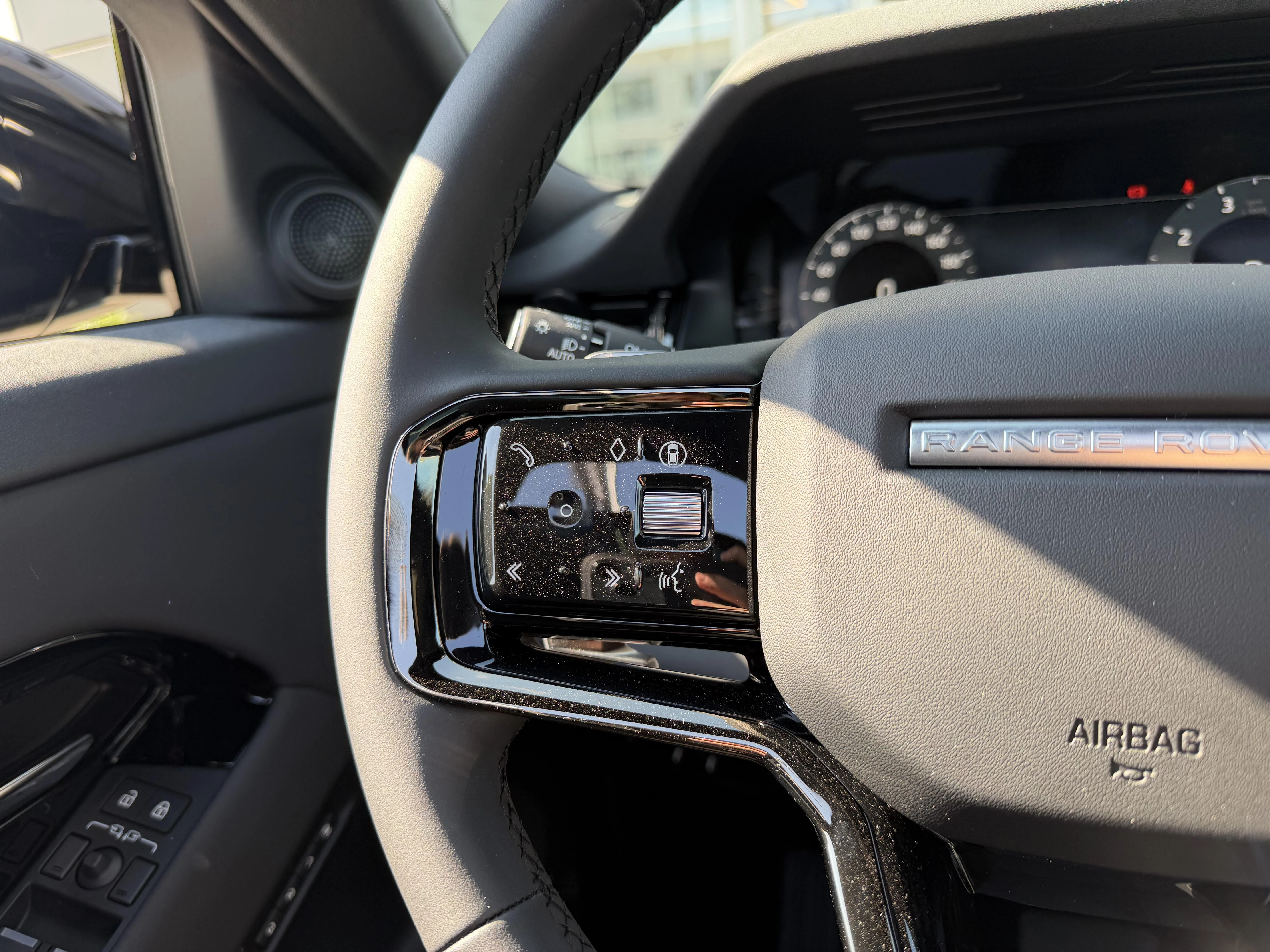Land Rover Range Rover Evoque P160 S FWD Auto. 26.5MY