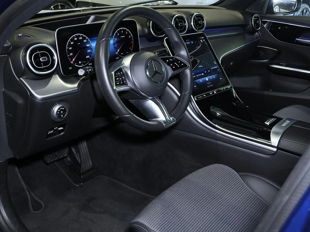 Mercedes-Benz-C-Klasse 300-image-8