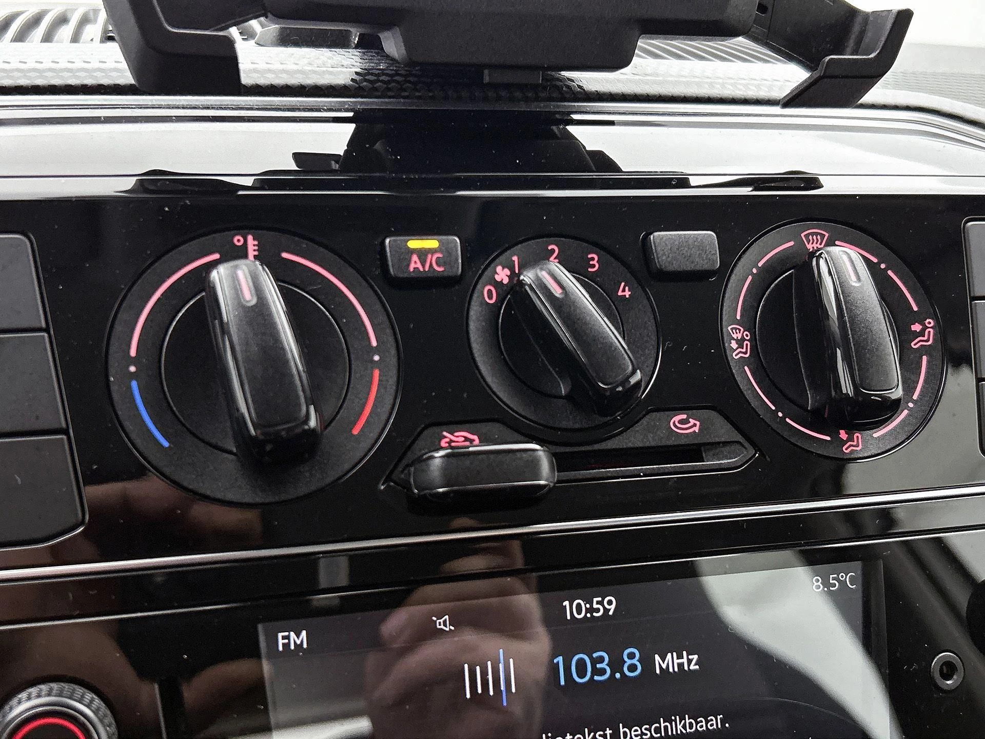 Volkswagen-up!-image-22