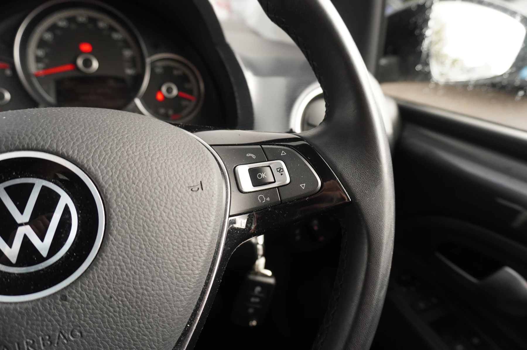 Volkswagen-up!-image-20