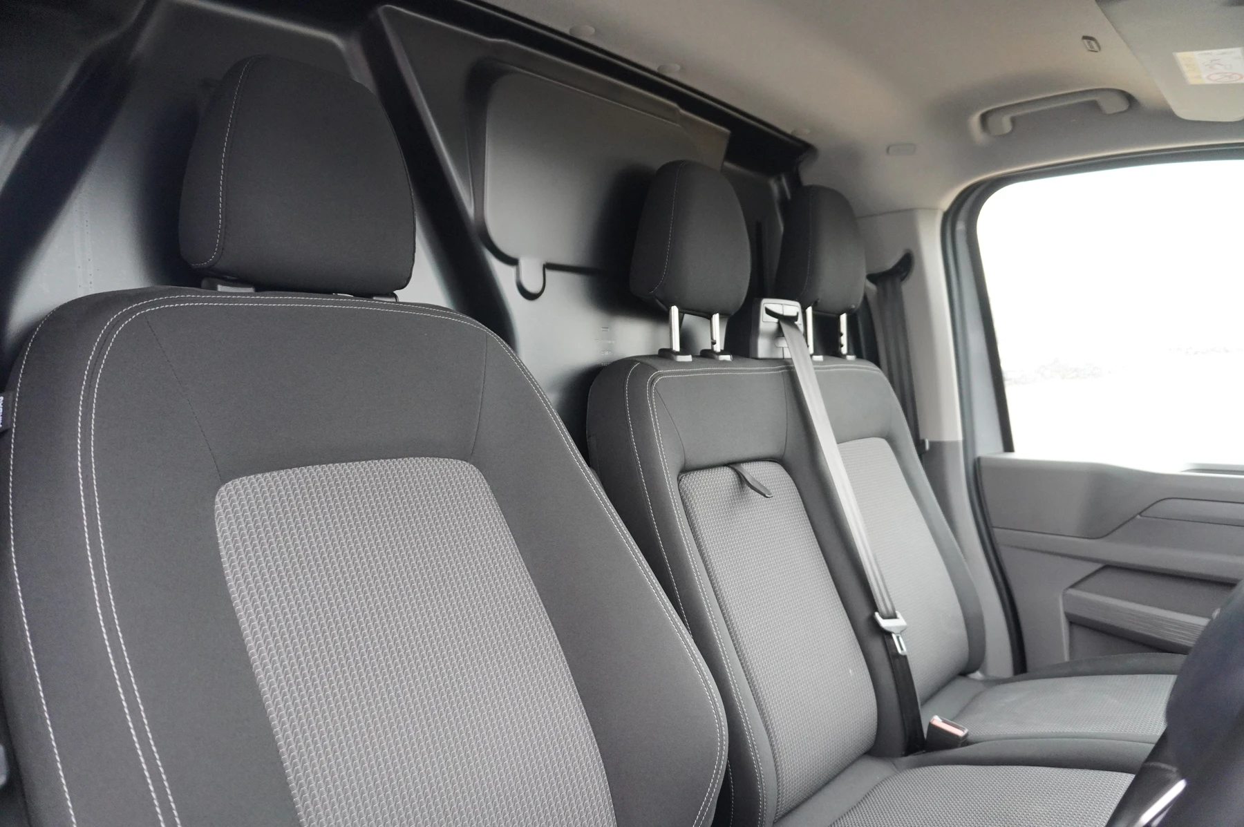 Volkswagen-Transporter-image-7