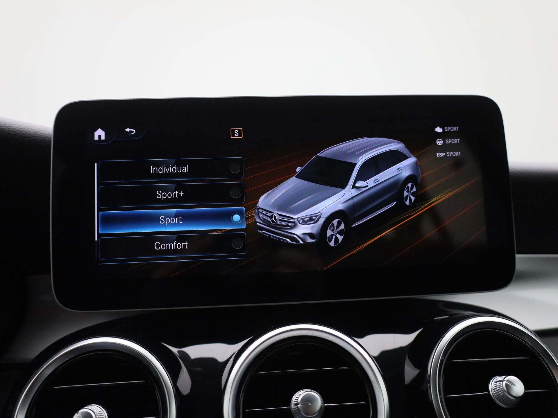 Mercedes-Benz-GLC-image-25