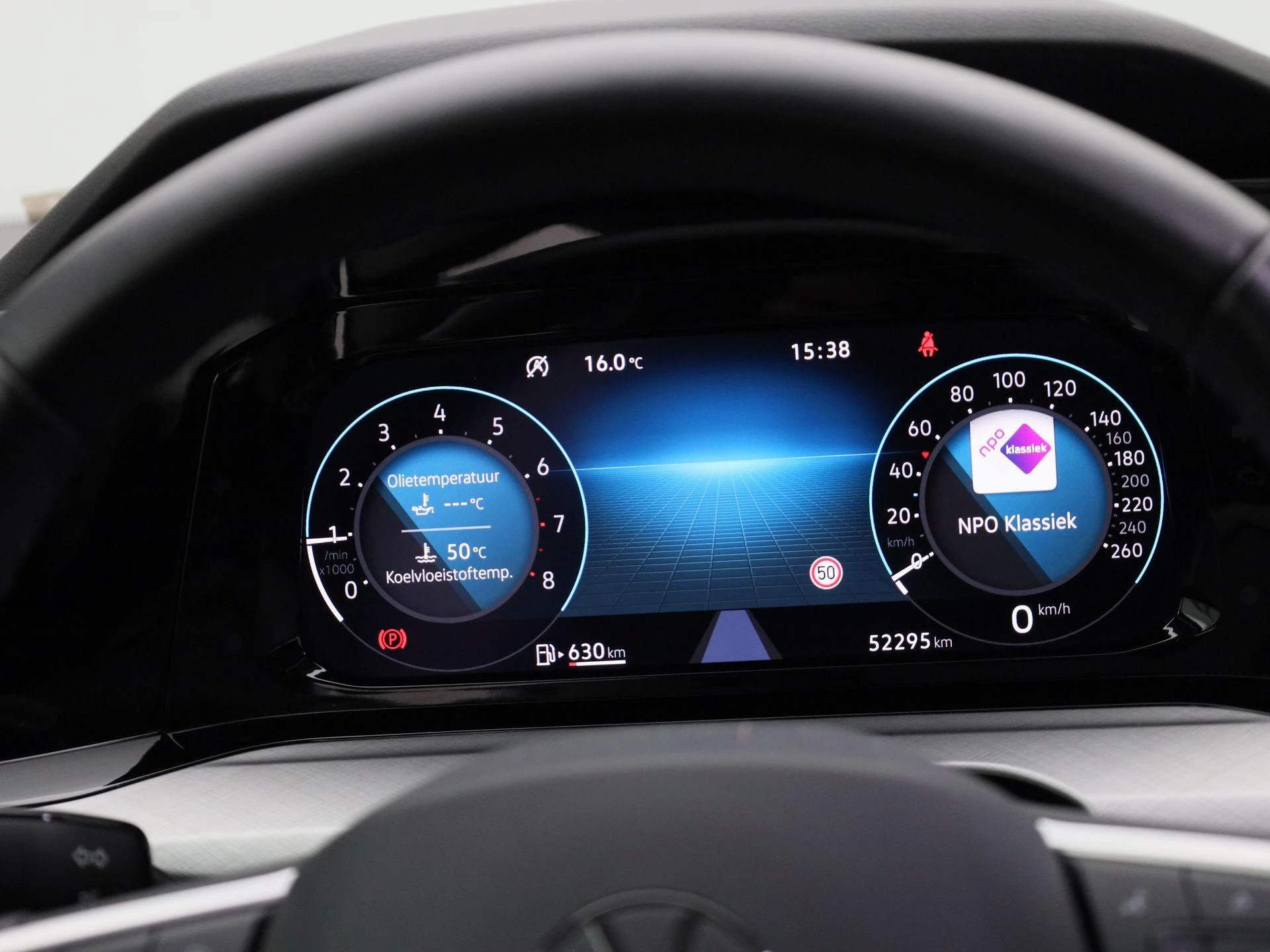 Volkswagen-Golf-image-7