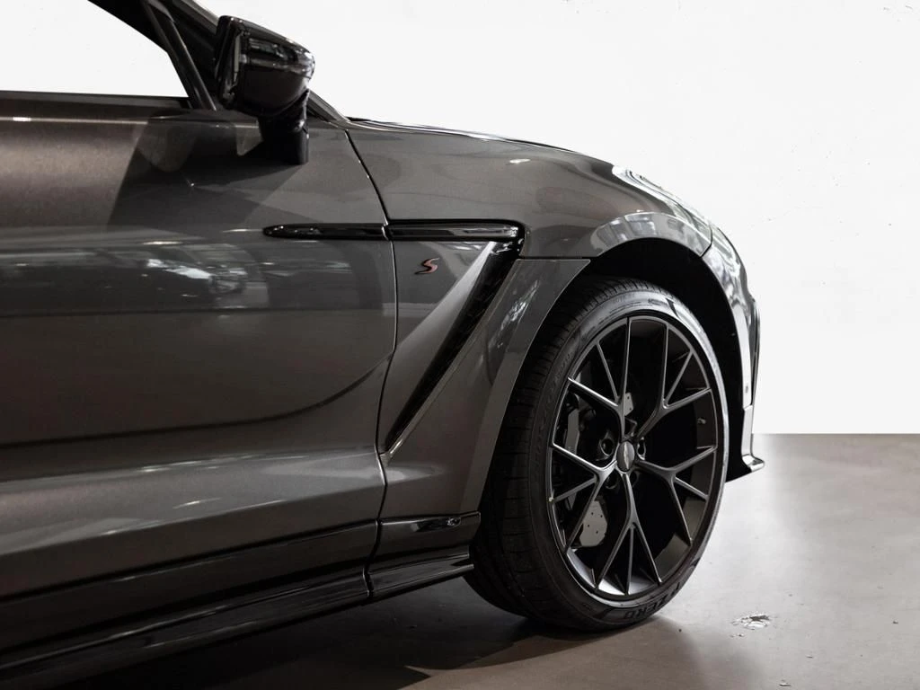 Aston Martin-DBX-image-9
