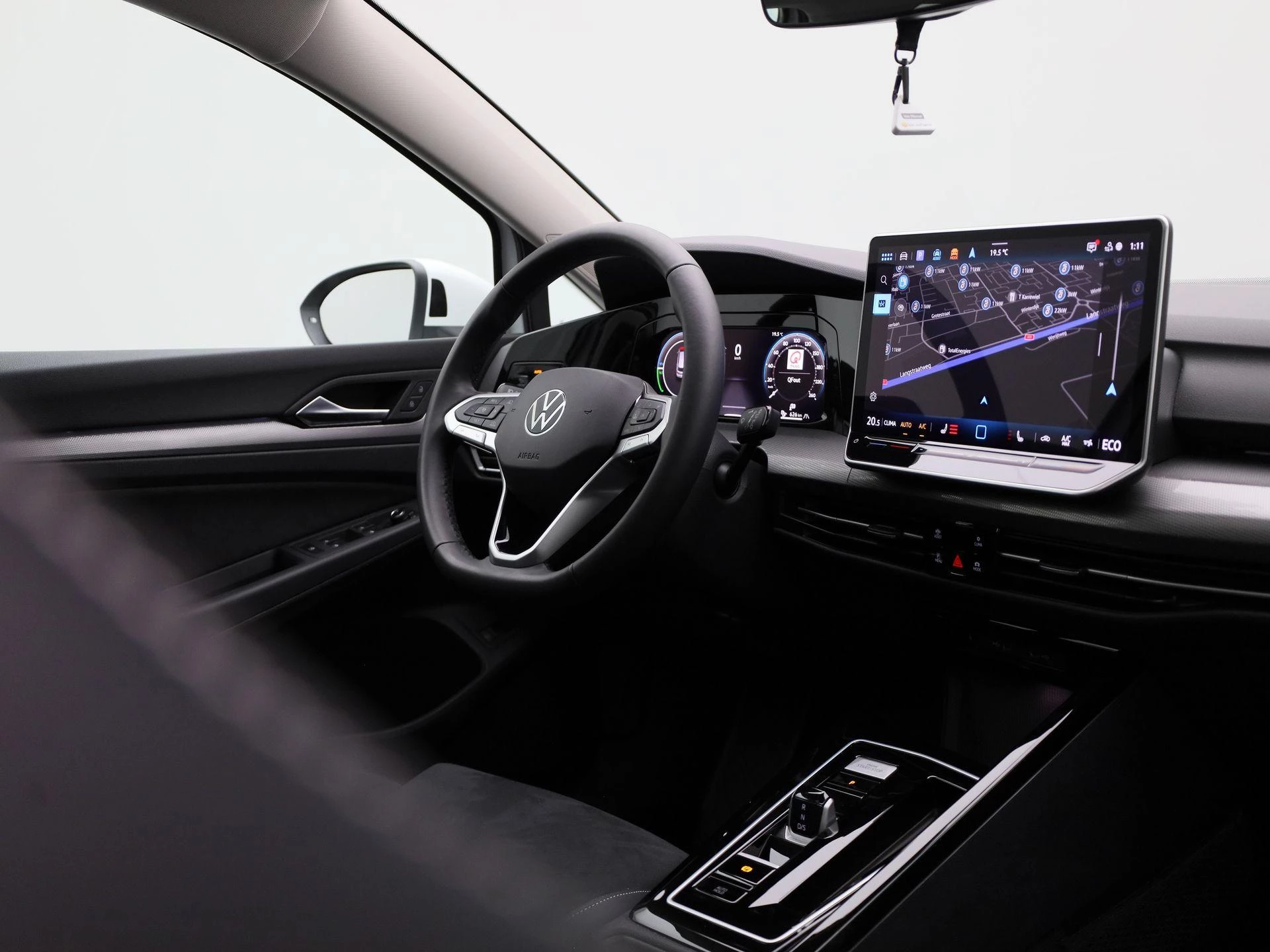Volkswagen-Golf-image-38