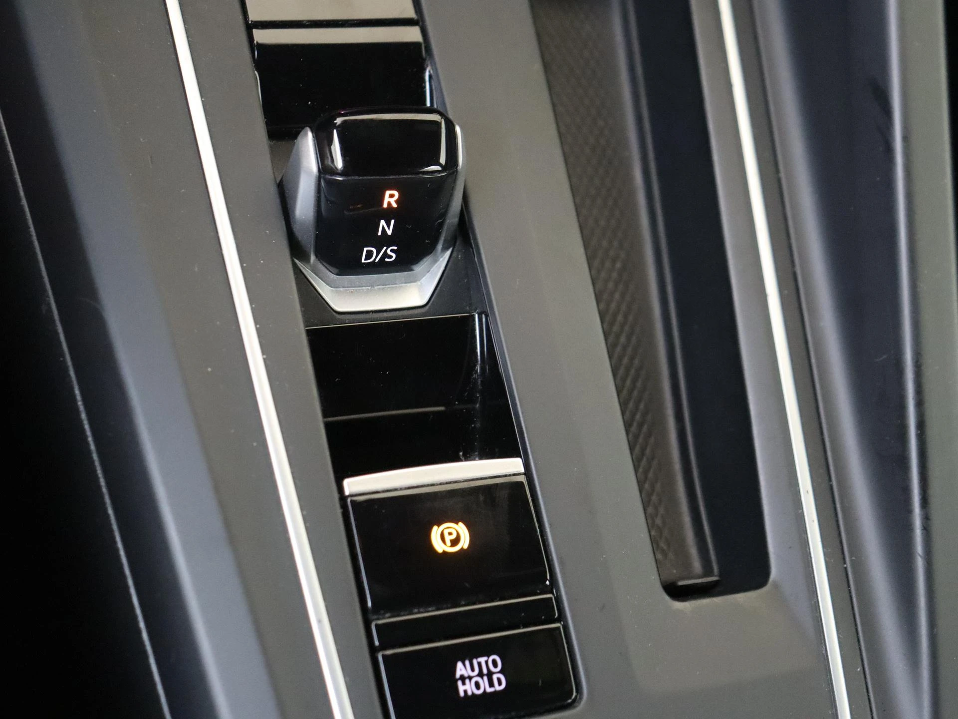 Volkswagen-Golf-image-19