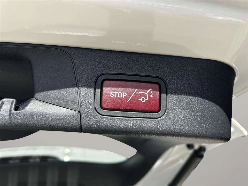 Mercedes-Benz-EQB-image-21