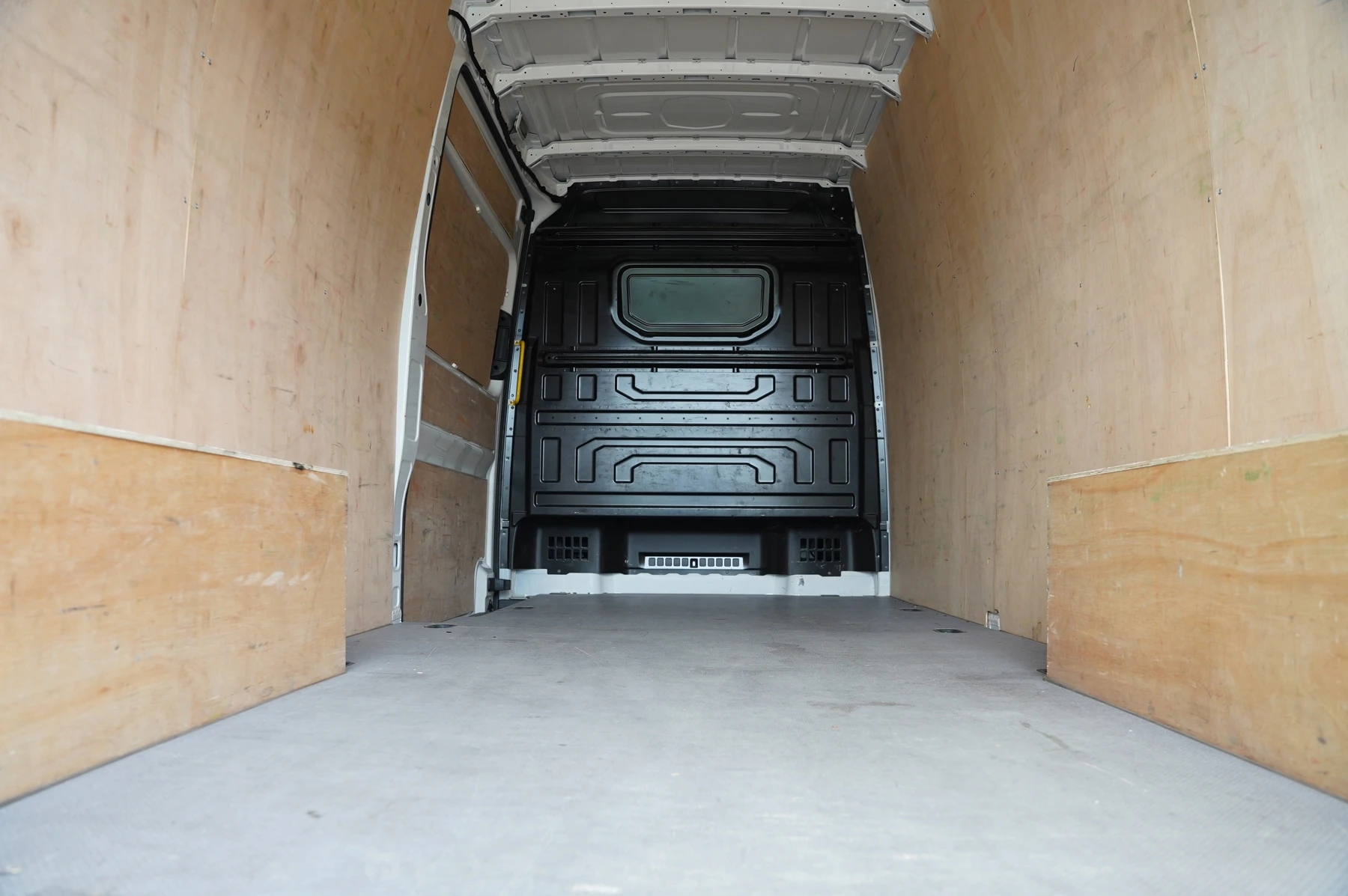 Volkswagen-Crafter-image-18