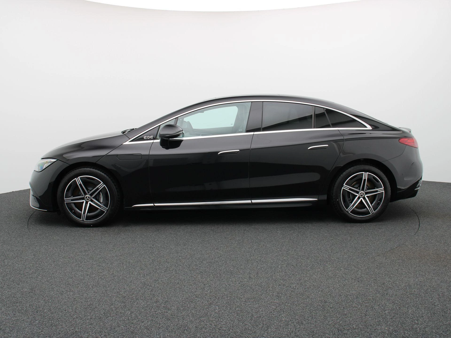 Mercedes-Benz EQE 300 AMG Line + PANORAMISCH DAK + CARPLAY + CAMERA +